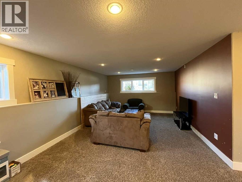1008 6 Street, Barnwell, Alberta  T0K 0B0 - Photo 32 - A2264833