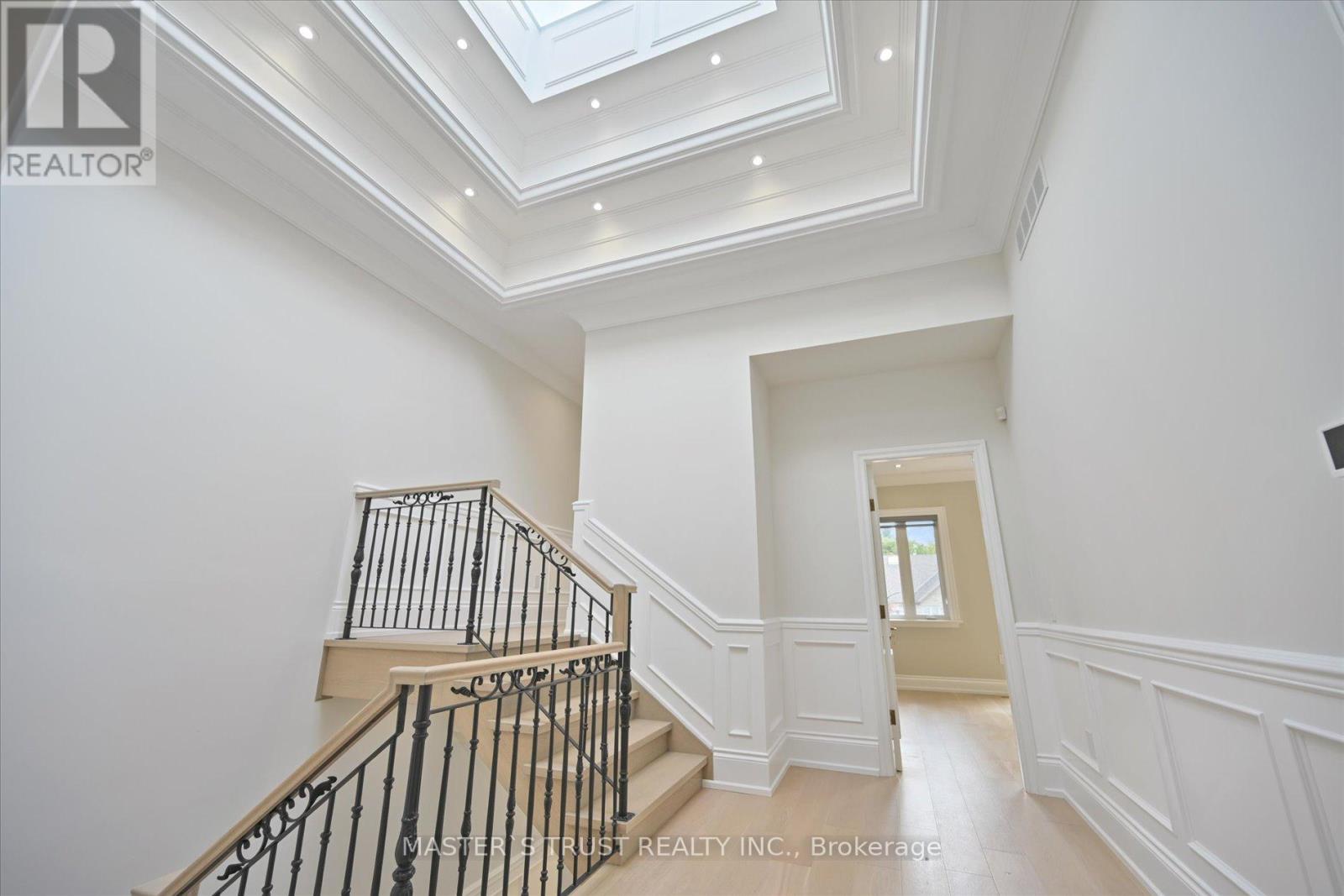108 Abitibi Avenue, Toronto (Newtonbrook East), Ontario  M2M 2V6 - Photo 16 - C12467072