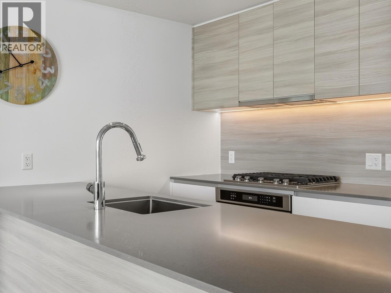 3203 908 Quayside Drive, New Westminster, British Columbia  V3M 0L4 - Photo 10 - R3034194