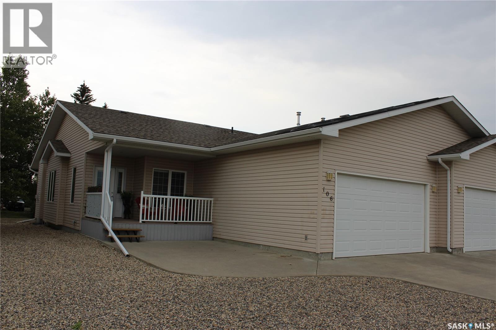 106 Erickson Street, Midale, Saskatchewan  S0C 1S0 - Photo 2 - SK021041