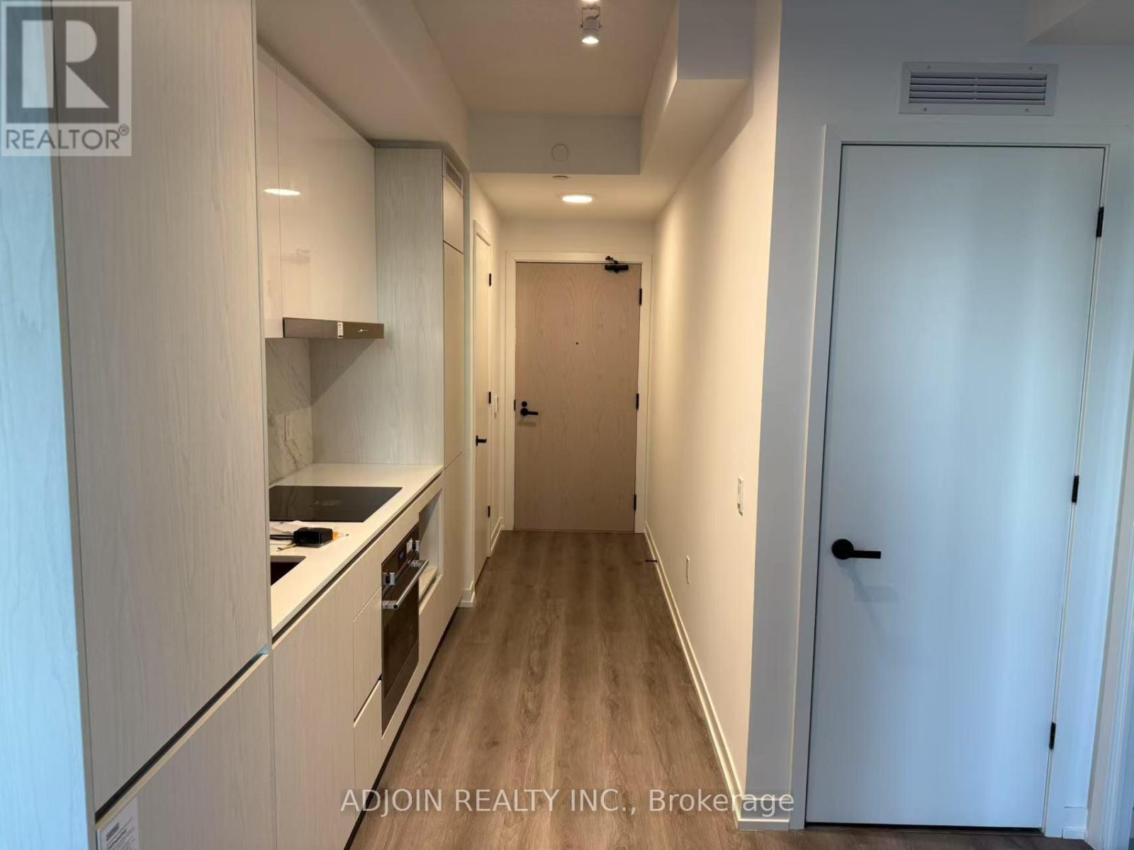 3315 - 28 Interchange Way, Vaughan, Ontario  L4K 0P8 - Photo 3 - N12467063