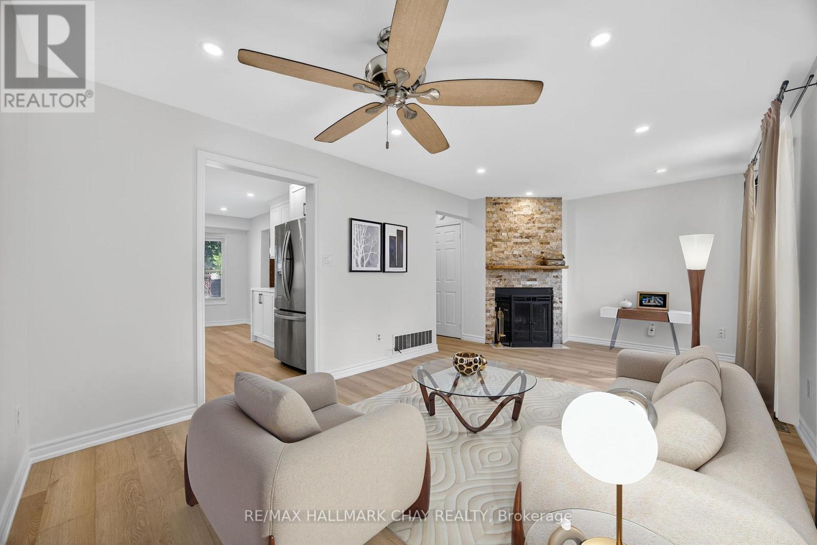 714 Candaras Street, Innisfil, Ontario  L9S 2G9 - Photo 5 - N12467080