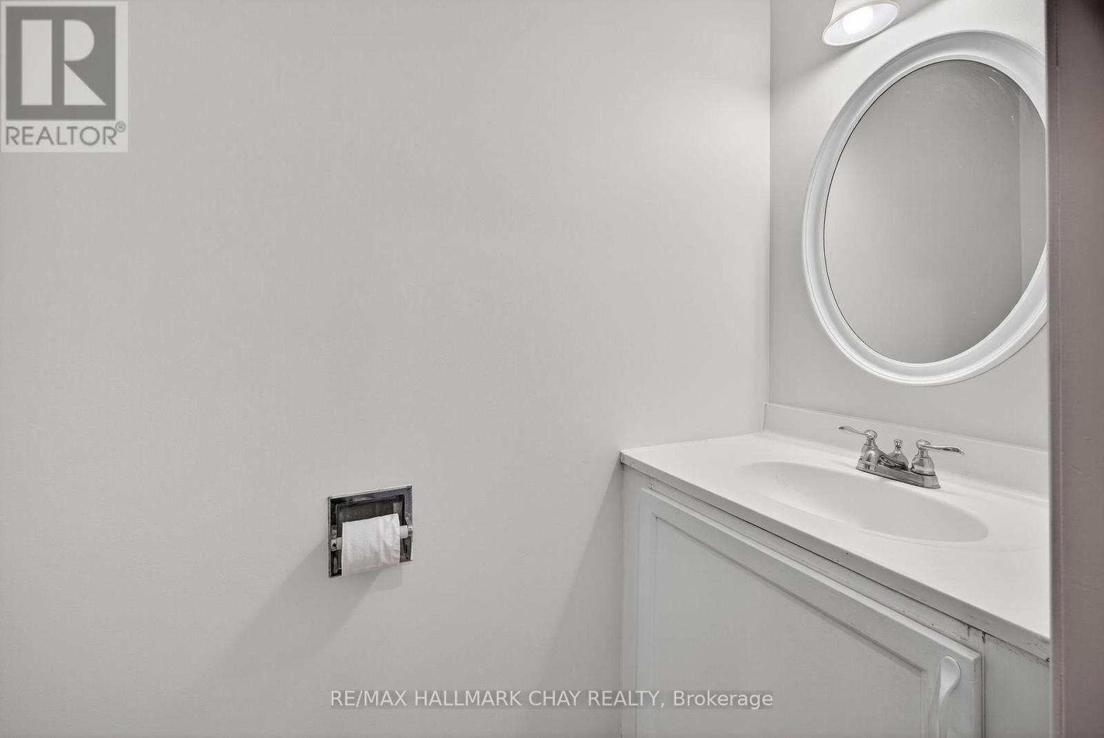 714 Candaras Street, Innisfil, Ontario  L9S 2G9 - Photo 7 - N12467080