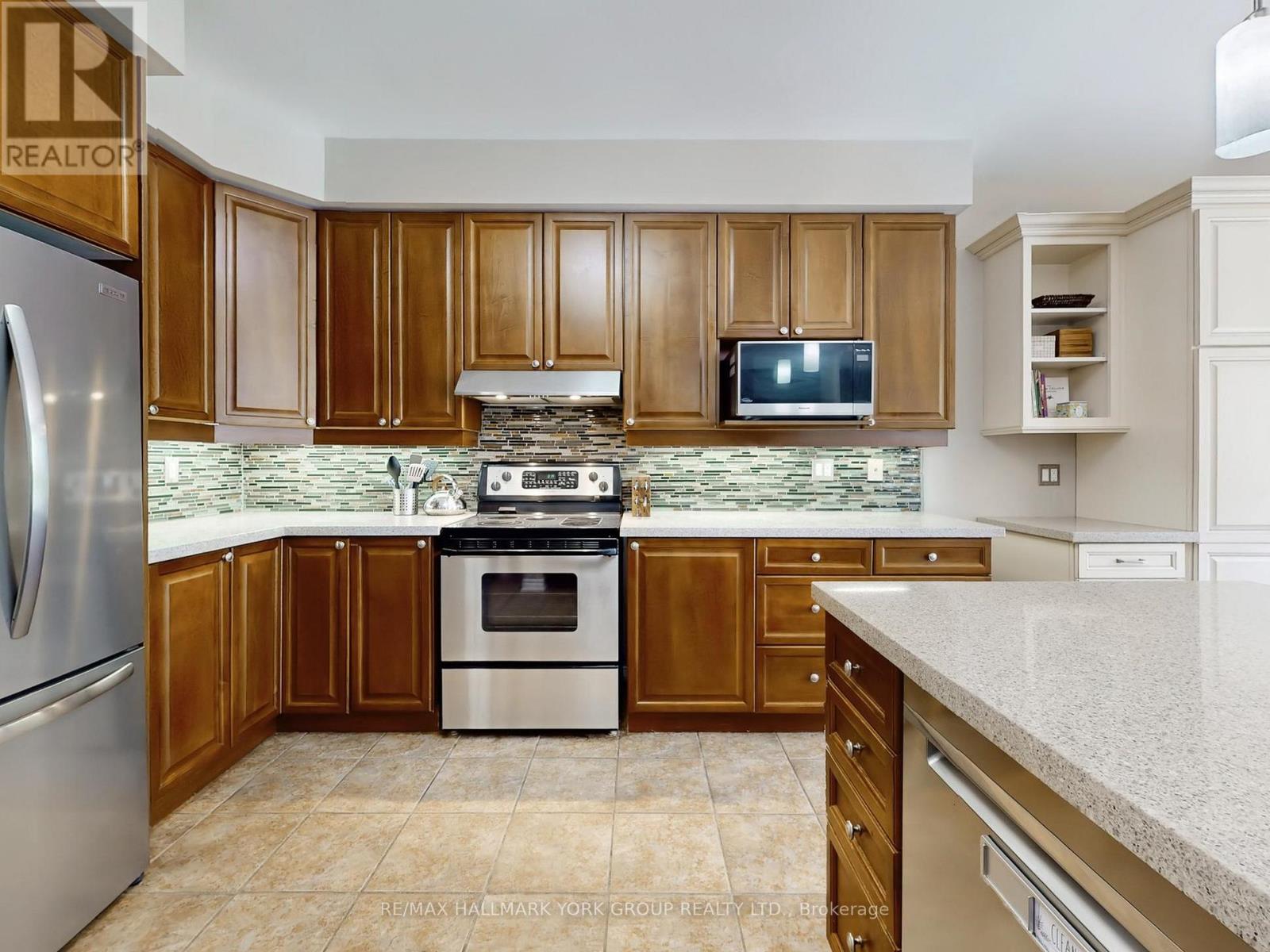 254 Tower Hill Road, Richmond Hill, Ontario  L4E 4K8 - Photo 10 - N12467094