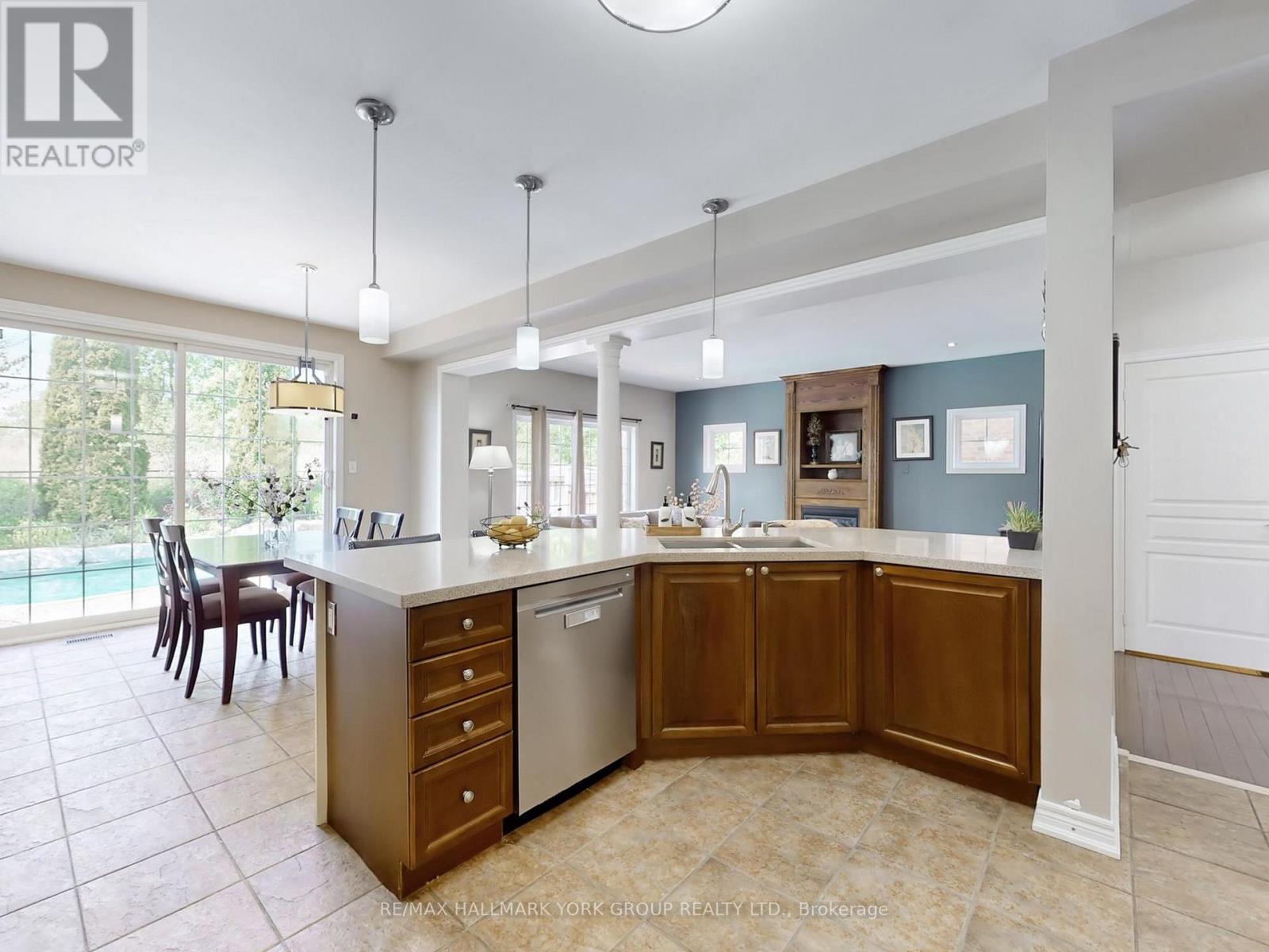 254 Tower Hill Road, Richmond Hill, Ontario  L4E 4K8 - Photo 12 - N12467094