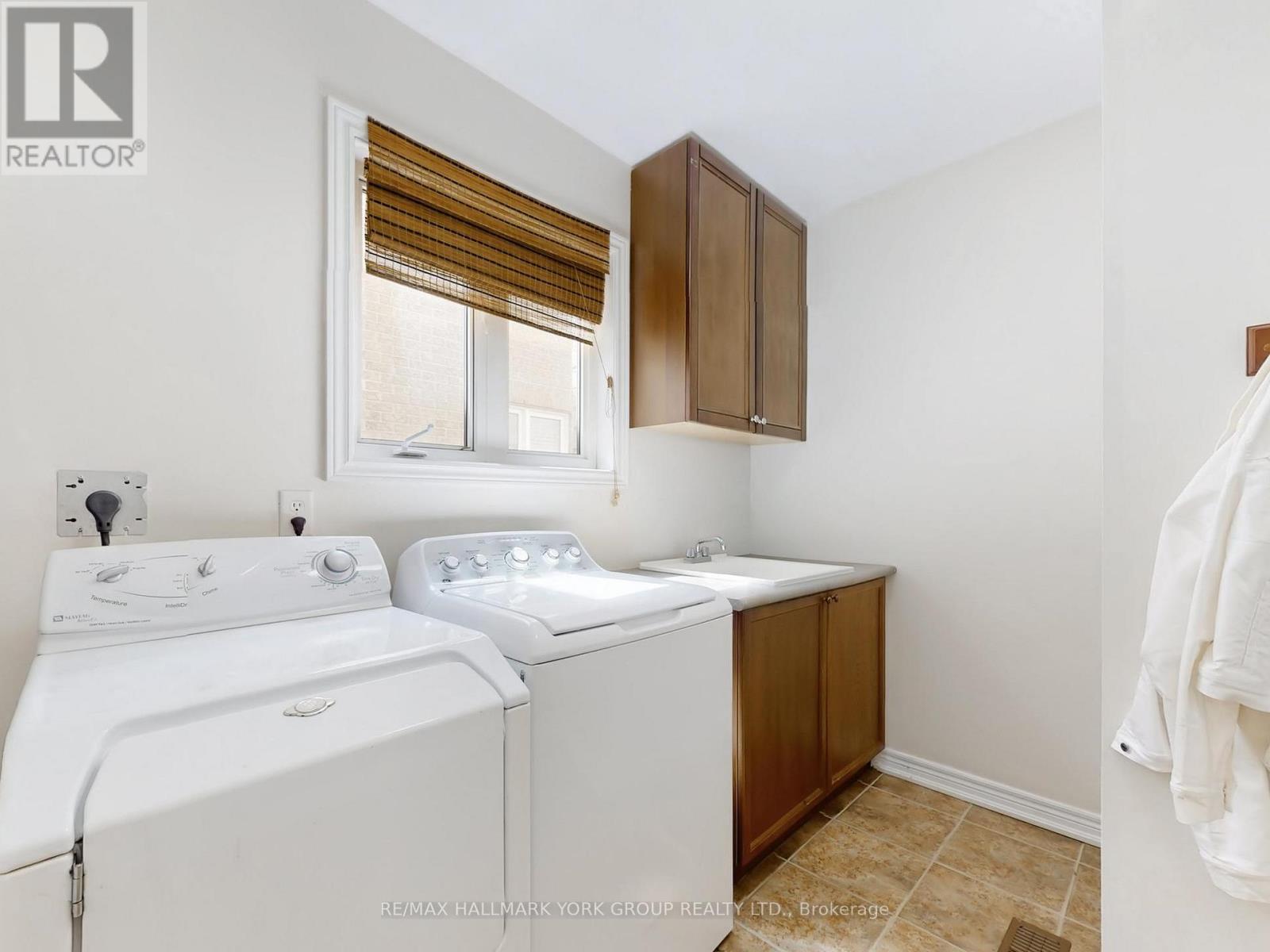 254 Tower Hill Road, Richmond Hill, Ontario  L4E 4K8 - Photo 17 - N12467094