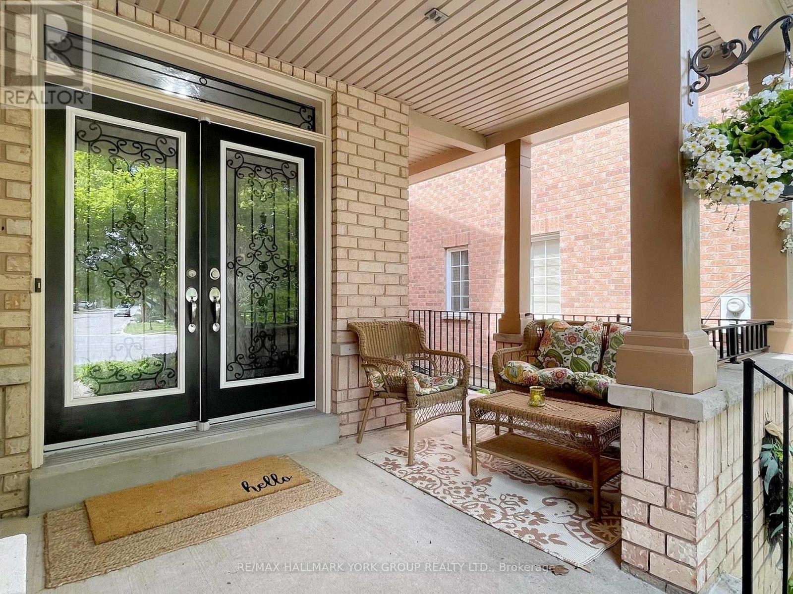 254 Tower Hill Road, Richmond Hill, Ontario  L4E 4K8 - Photo 2 - N12467094