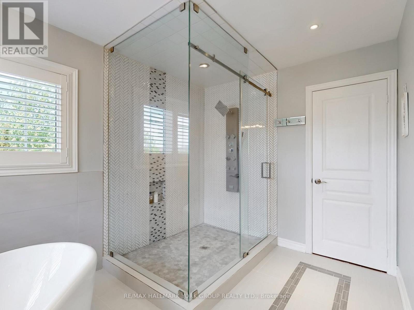 254 Tower Hill Road, Richmond Hill, Ontario  L4E 4K8 - Photo 22 - N12467094