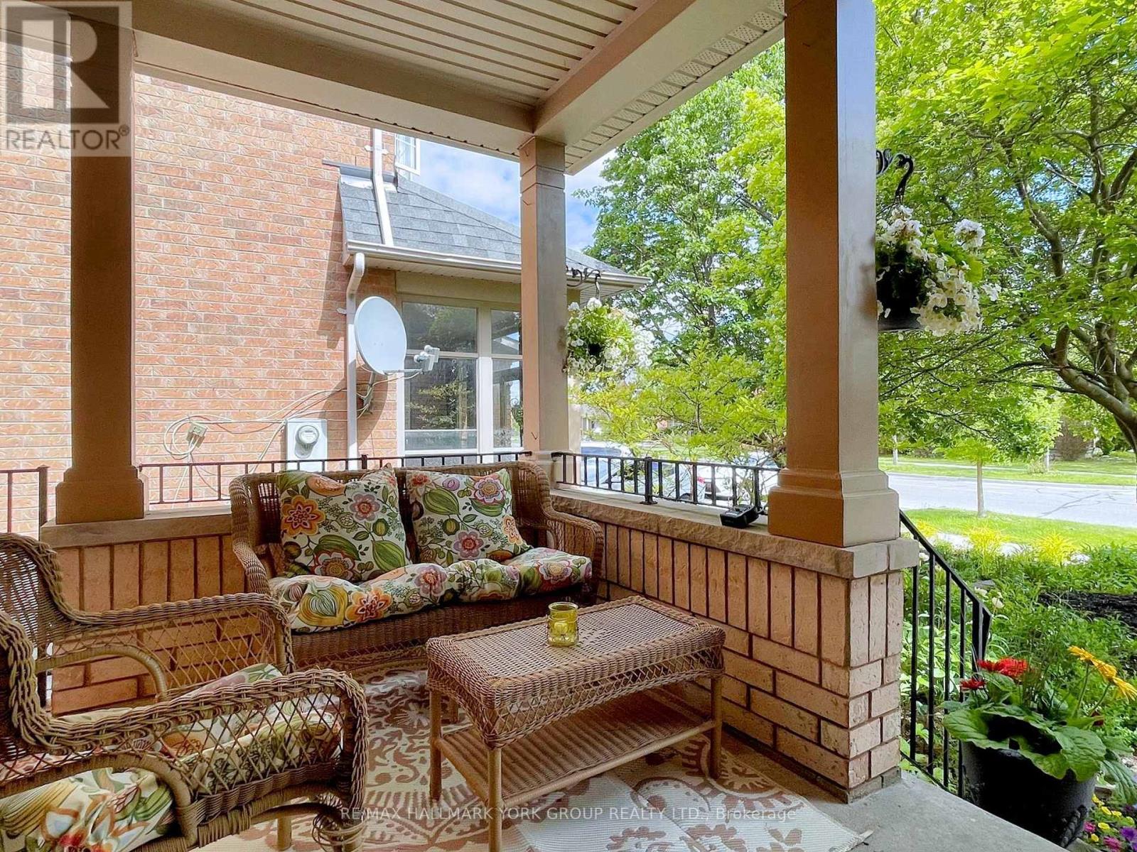 254 Tower Hill Road, Richmond Hill, Ontario  L4E 4K8 - Photo 3 - N12467094