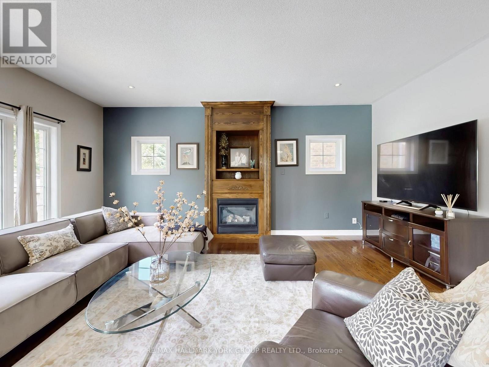 254 Tower Hill Road, Richmond Hill, Ontario  L4E 4K8 - Photo 9 - N12467094