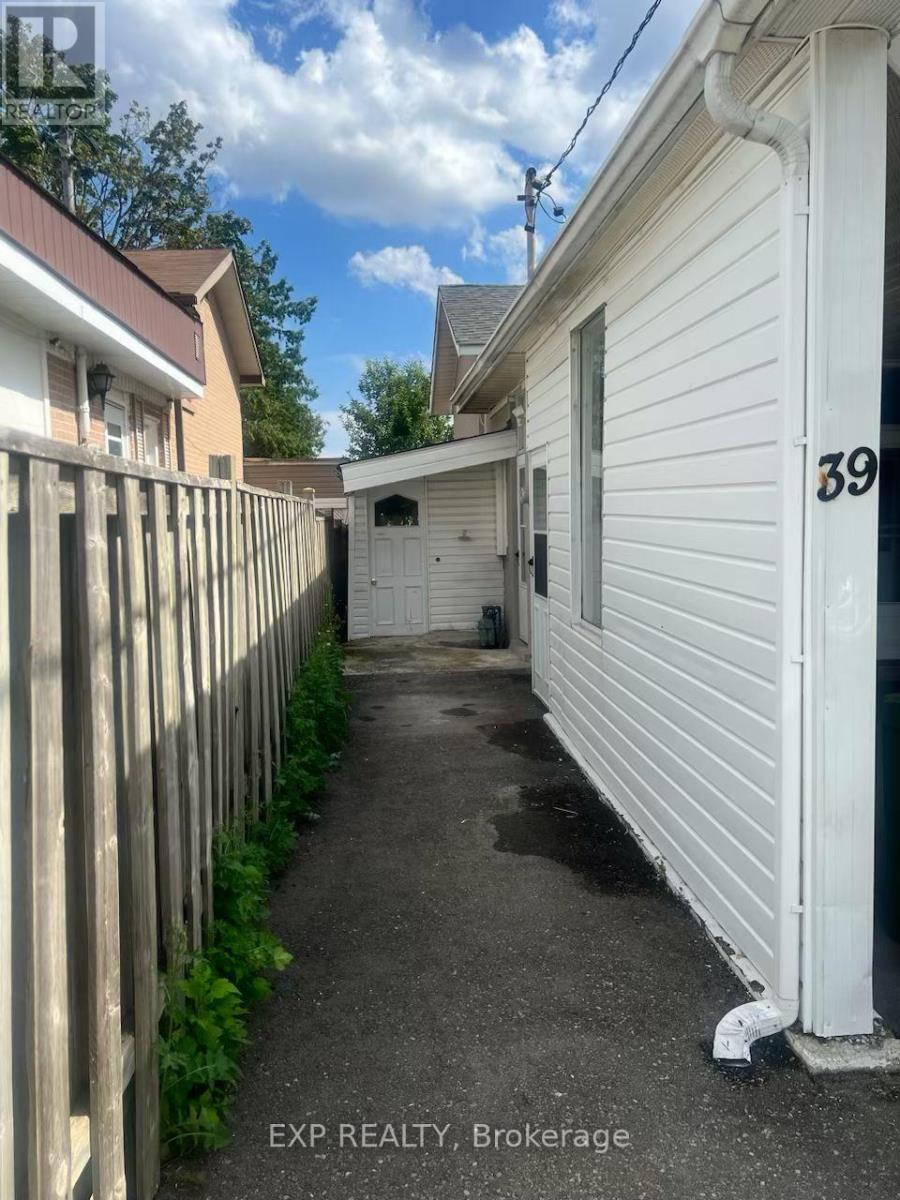LOWER - 39 FRANKTON CRESCENT, Toronto, Ontario