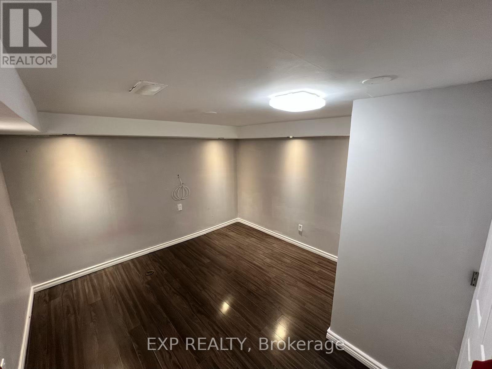 Lower - 39 Frankton Crescent, Toronto, Ontario  M2J 1C2 - Photo 3 - W12467046