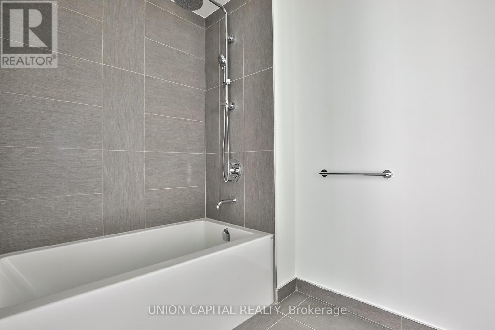 1002 - 28 Ann Street, Mississauga, Ontario  L5G 3G1 - Photo 10 - W12467066