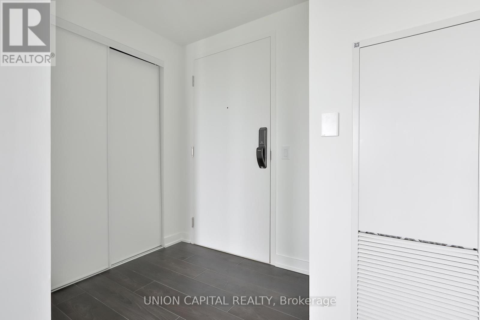 1002 - 28 Ann Street, Mississauga, Ontario  L5G 3G1 - Photo 18 - W12467066