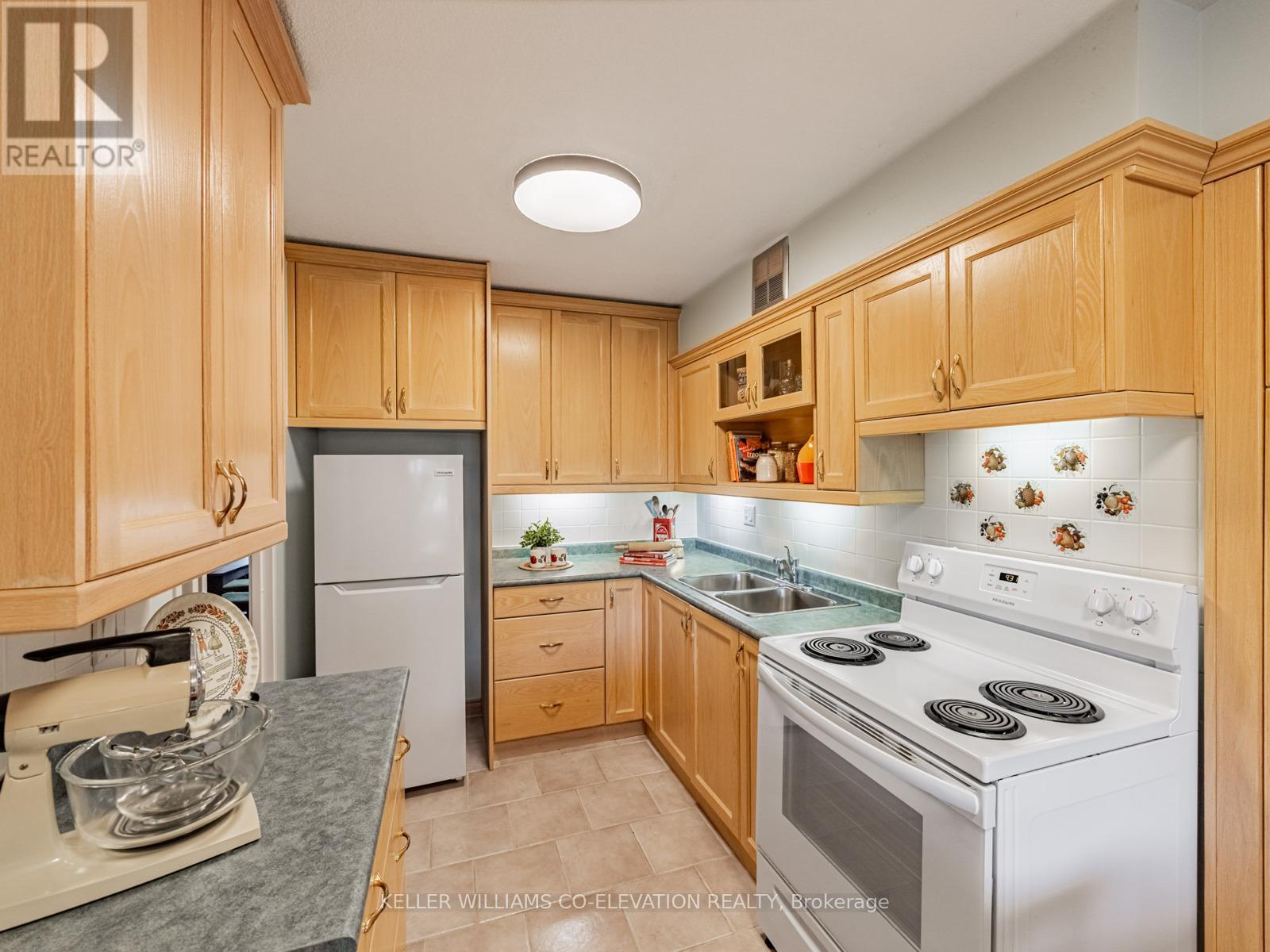 308 - 250 Scarlett Road, Toronto, Ontario  M6N 4X5 - Photo 17 - W12467068