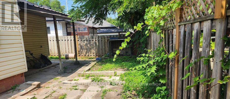 45 Main Street N, Halton Hills, Ontario  L7G 3H2 - Photo 9 - W12467081