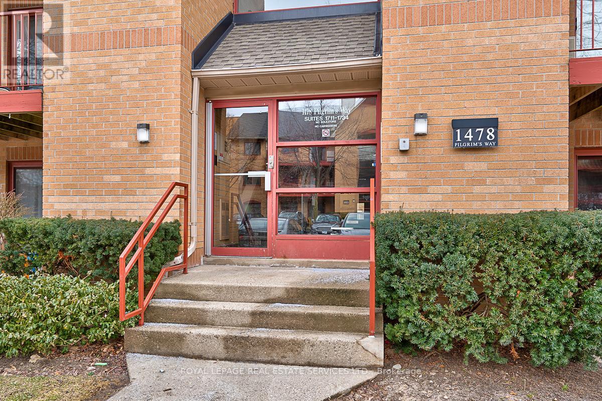 1734 - 1478 Pilgrims Way, Oakville, Ontario  L6M 3G7 - Photo 2 - W12467093