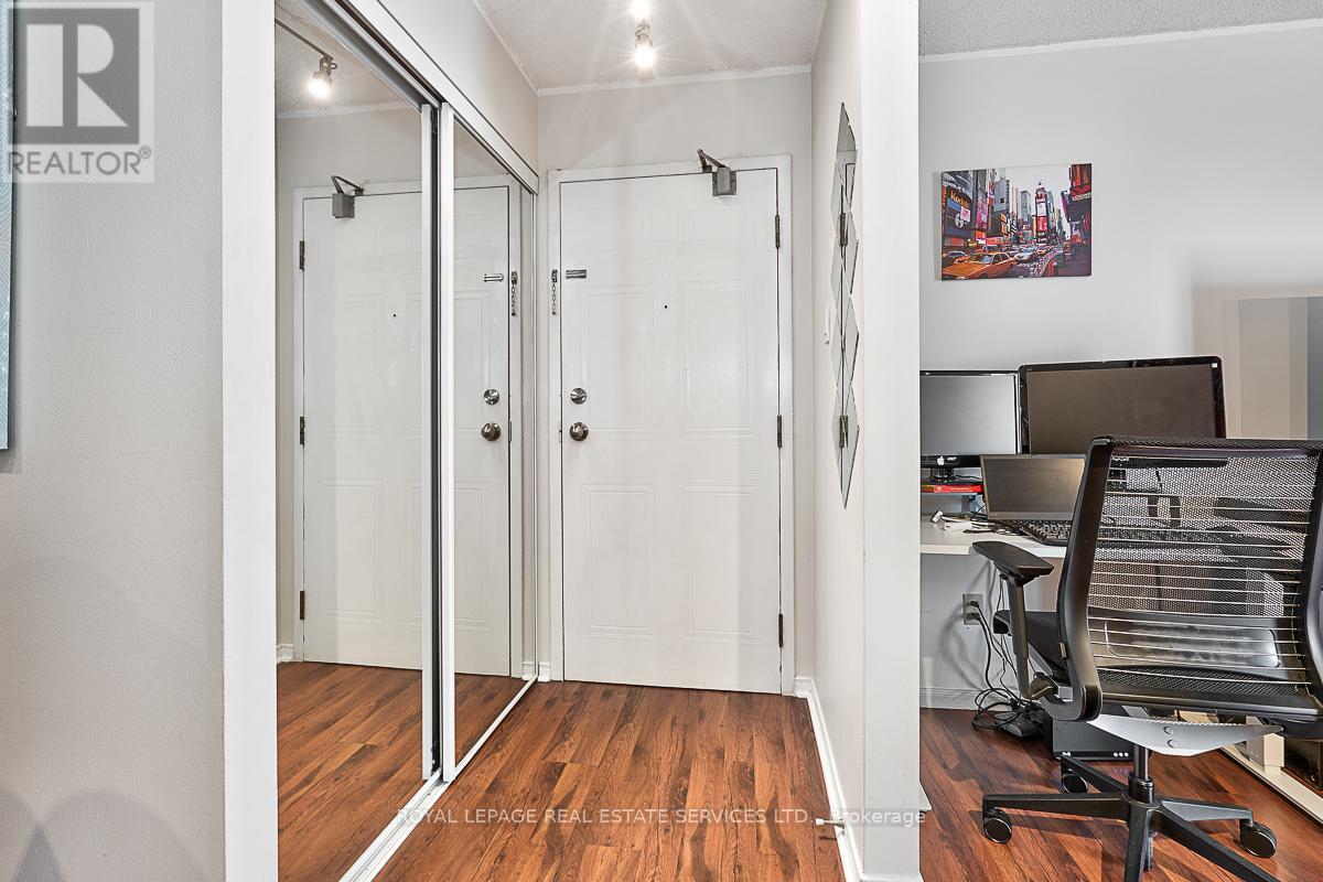 1734 - 1478 Pilgrims Way, Oakville, Ontario  L6M 3G7 - Photo 3 - W12467093