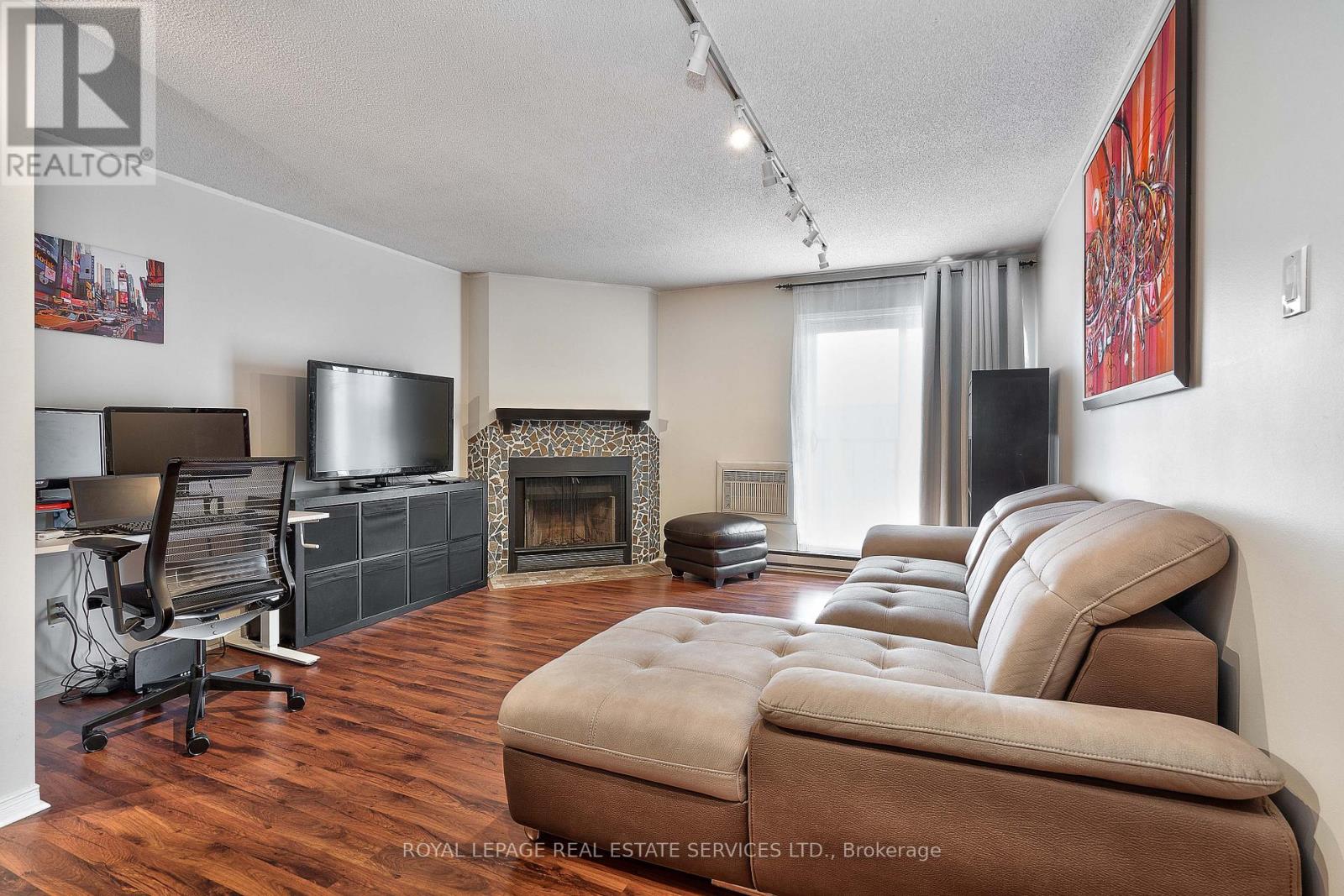 1734 - 1478 Pilgrims Way, Oakville, Ontario  L6M 3G7 - Photo 4 - W12467093