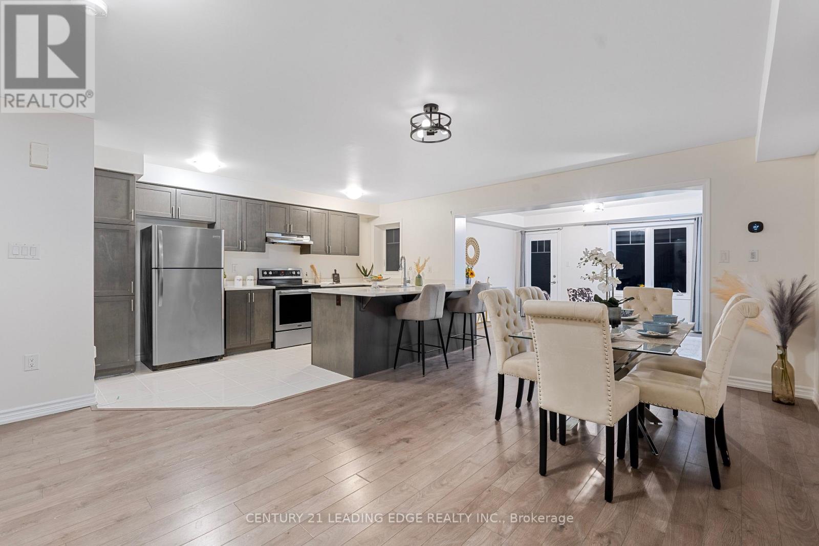 521 Fir Court, Milton (Cb Cobban), Ontario  L9T 7E7 - Photo 7 - W12467103
