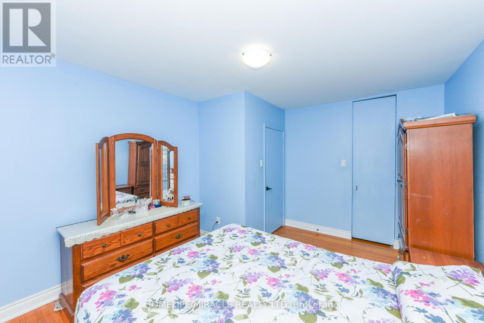 Upper - 20 Charnleigh Court, Toronto, Ontario  M9V 2A4 - Photo 14 - W12467112
