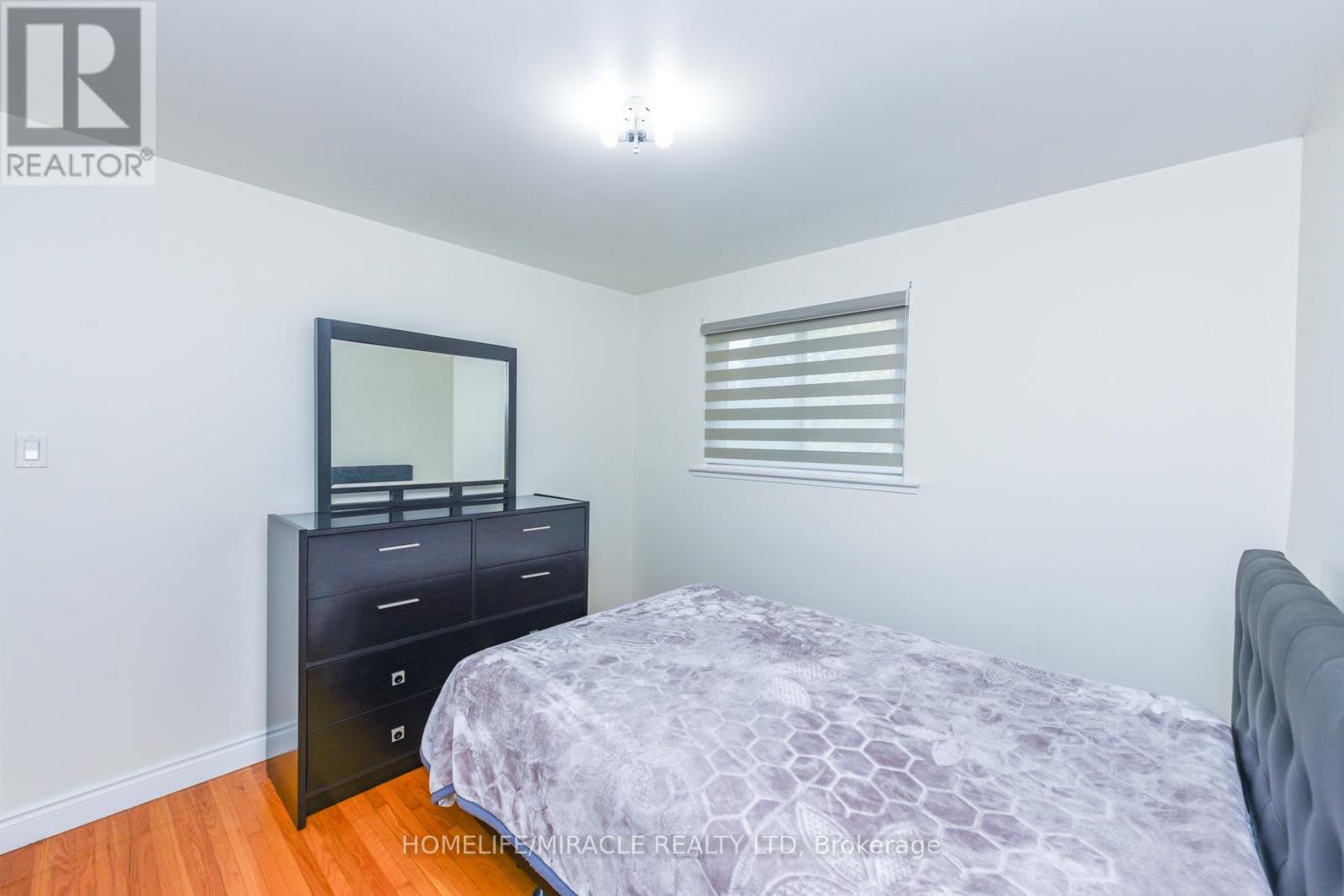 Upper - 20 Charnleigh Court, Toronto, Ontario  M9V 2A4 - Photo 18 - W12467112