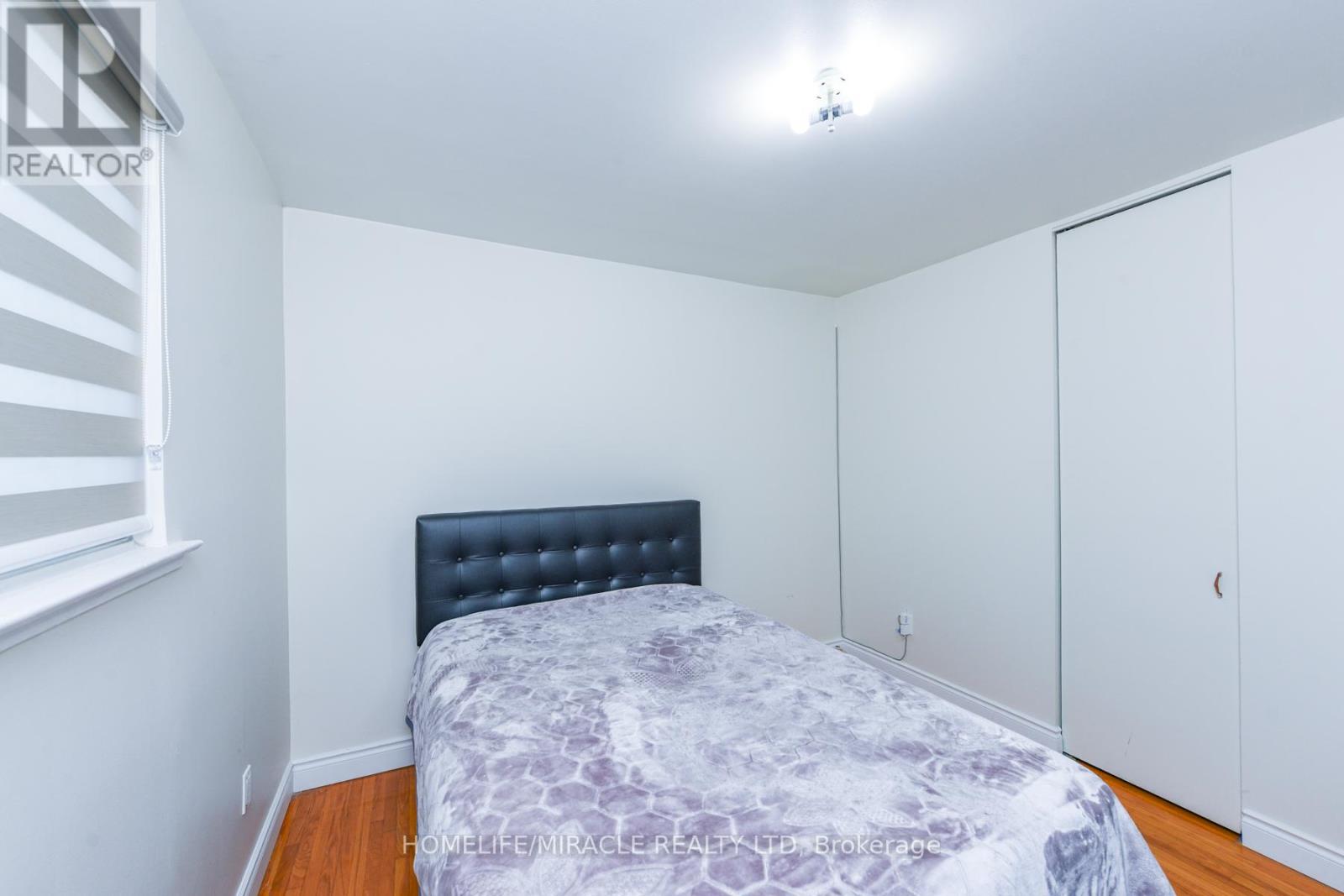 Upper - 20 Charnleigh Court, Toronto, Ontario  M9V 2A4 - Photo 19 - W12467112