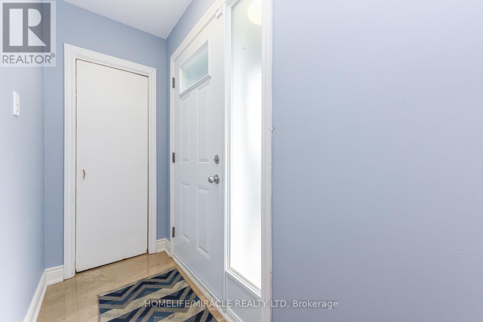 Upper - 20 Charnleigh Court, Toronto, Ontario  M9V 2A4 - Photo 3 - W12467112