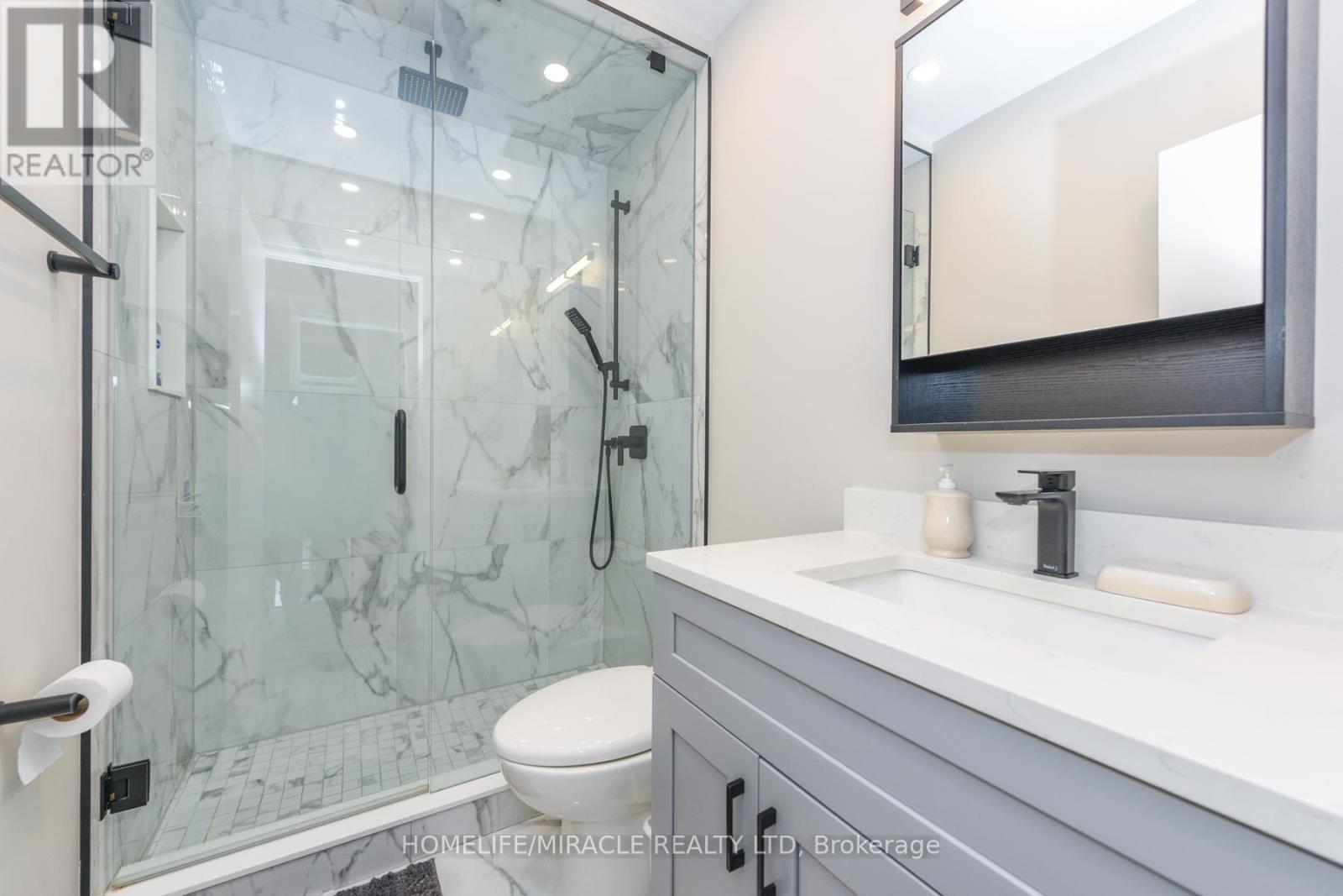 Upper - 20 Charnleigh Court, Toronto, Ontario  M9V 2A4 - Photo 8 - W12467112