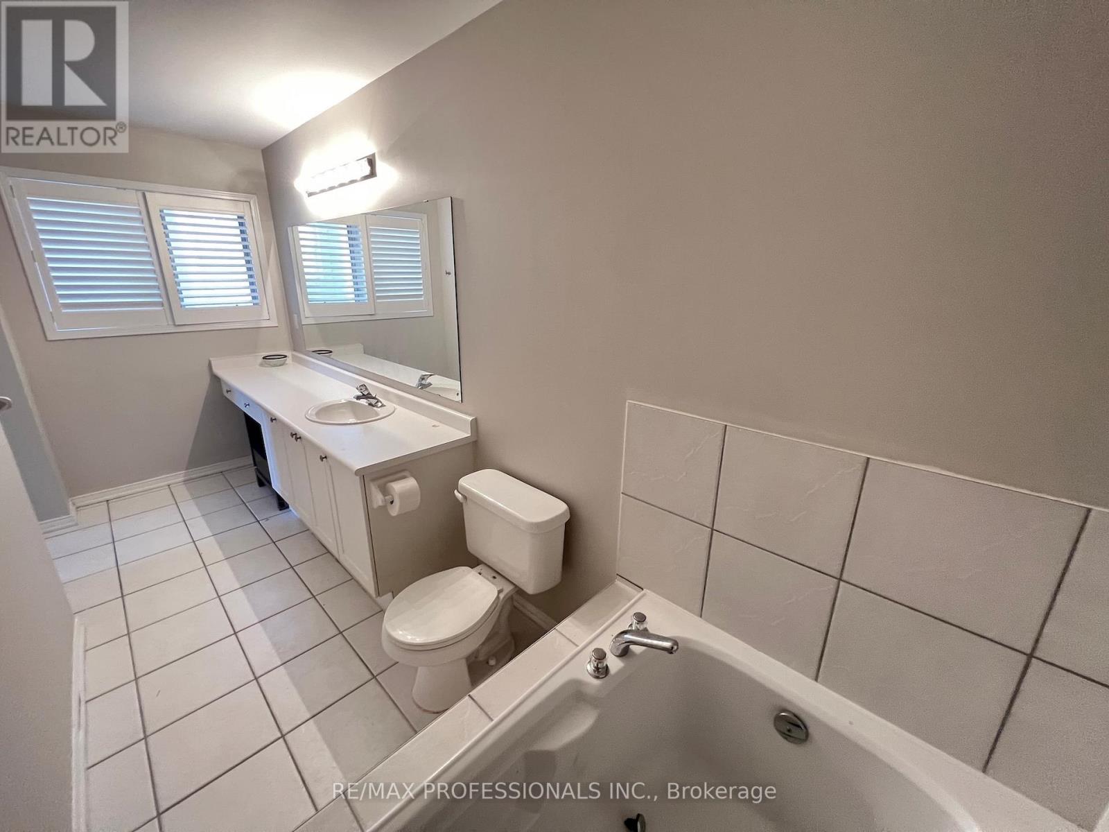 262 Gatwick Drive, Oakville, Ontario  L6H 7K3 - Photo 15 - W12416741