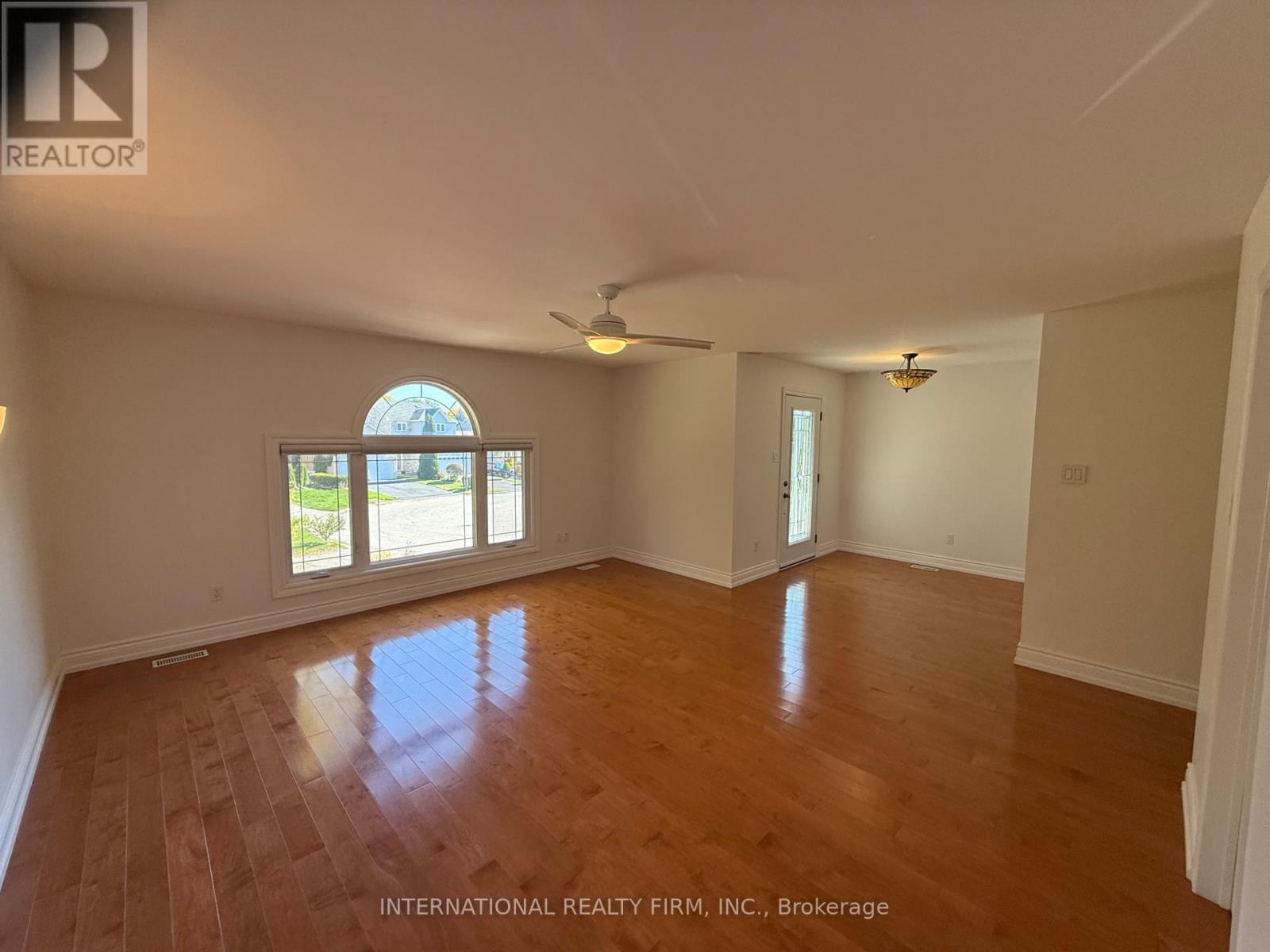 276 Sheridan Court, Newmarket, Ontario  L3Y 8P9 - Photo 8 - N12349437