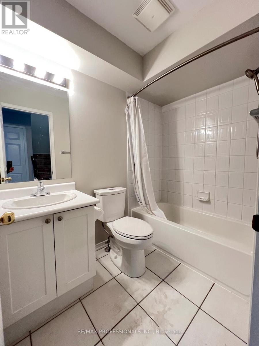 262 Gatwick Drive, Oakville, Ontario  L6H 7K3 - Photo 16 - W12416741