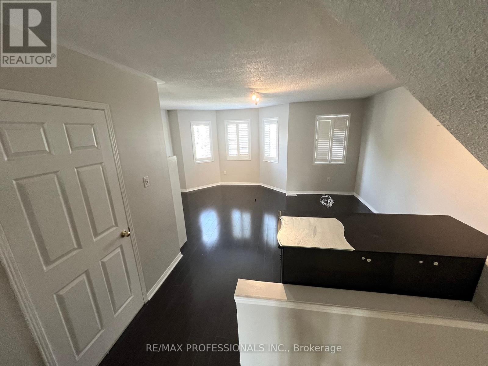262 Gatwick Drive, Oakville, Ontario  L6H 7K3 - Photo 12 - W12416741