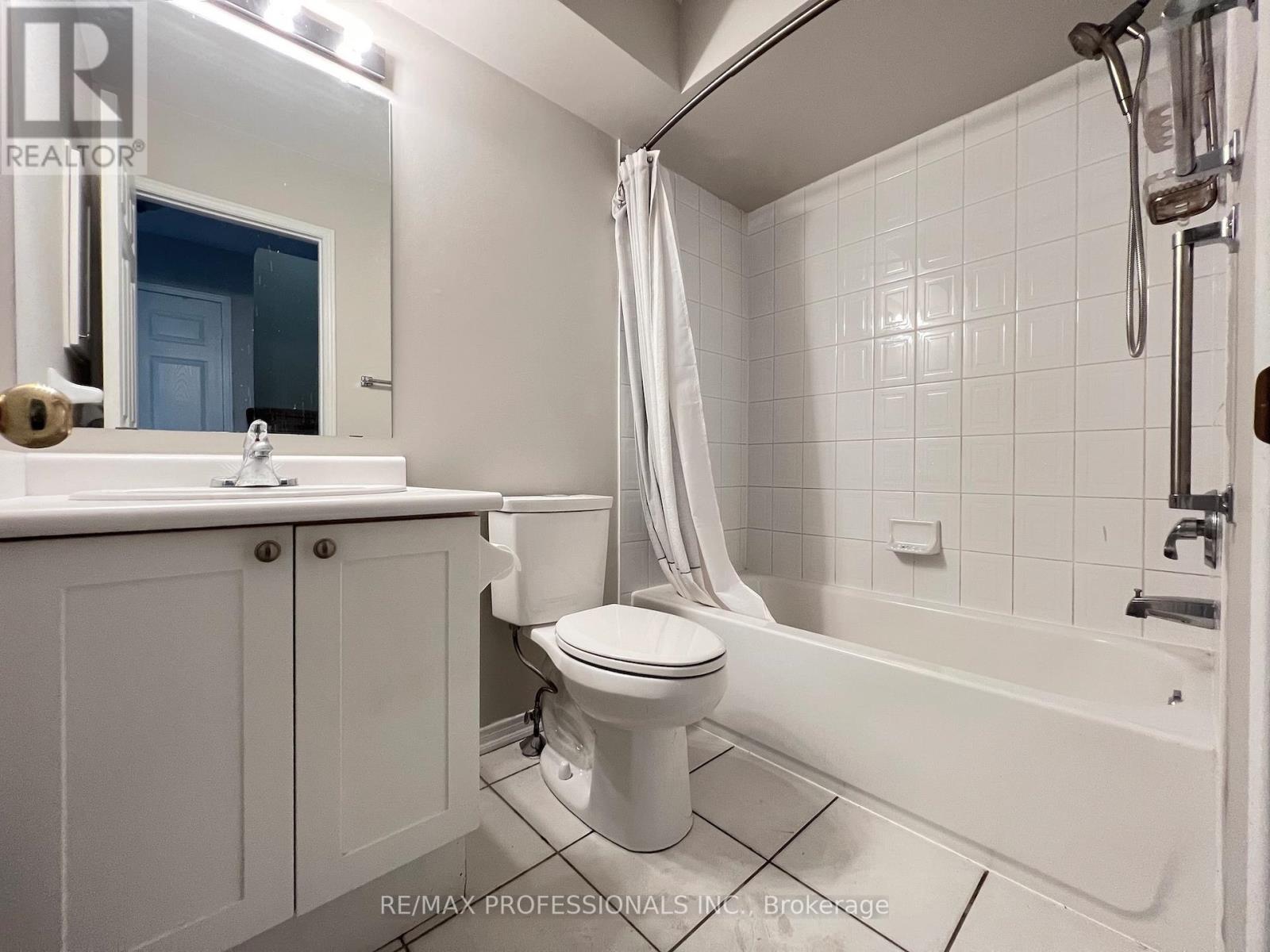262 Gatwick Drive, Oakville, Ontario  L6H 7K3 - Photo 17 - W12416741