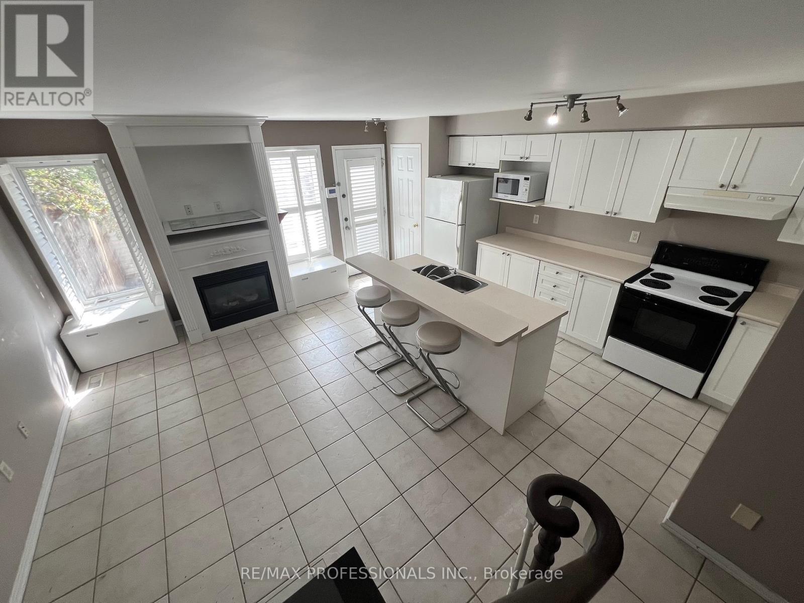 262 Gatwick Drive, Oakville, Ontario  L6H 7K3 - Photo 18 - W12416741