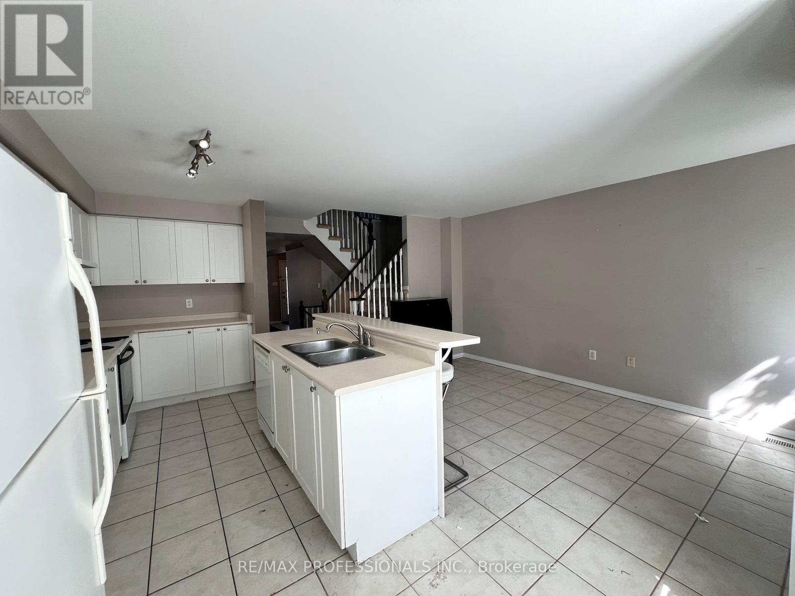 262 Gatwick Drive, Oakville, Ontario  L6H 7K3 - Photo 4 - W12416741