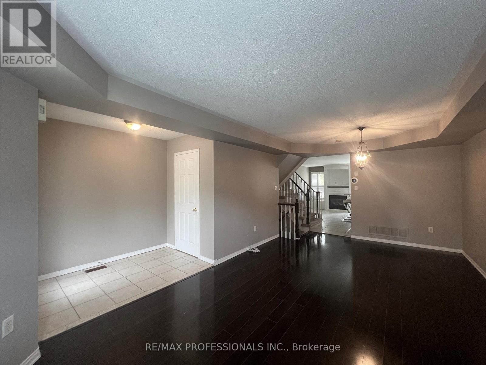 262 Gatwick Drive, Oakville, Ontario  L6H 7K3 - Photo 6 - W12416741