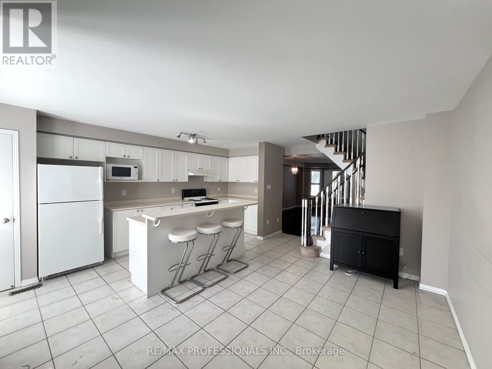 262 Gatwick Drive, Oakville, Ontario  L6H 7K3 - Photo 3 - W12416741