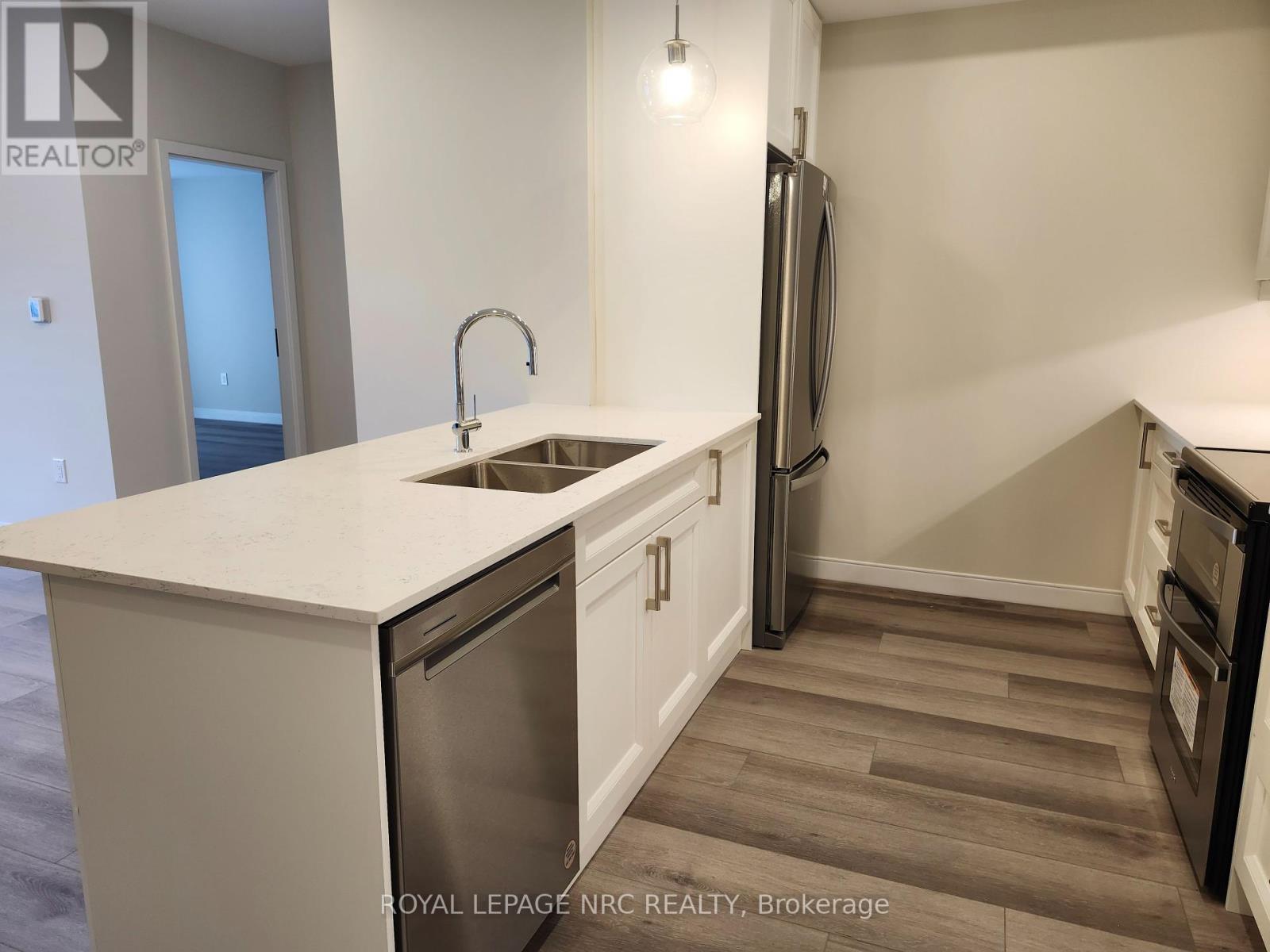 402 - 118 West Street, Port Colborne, Ontario  L3K 0B9 - Photo 12 - X12457849