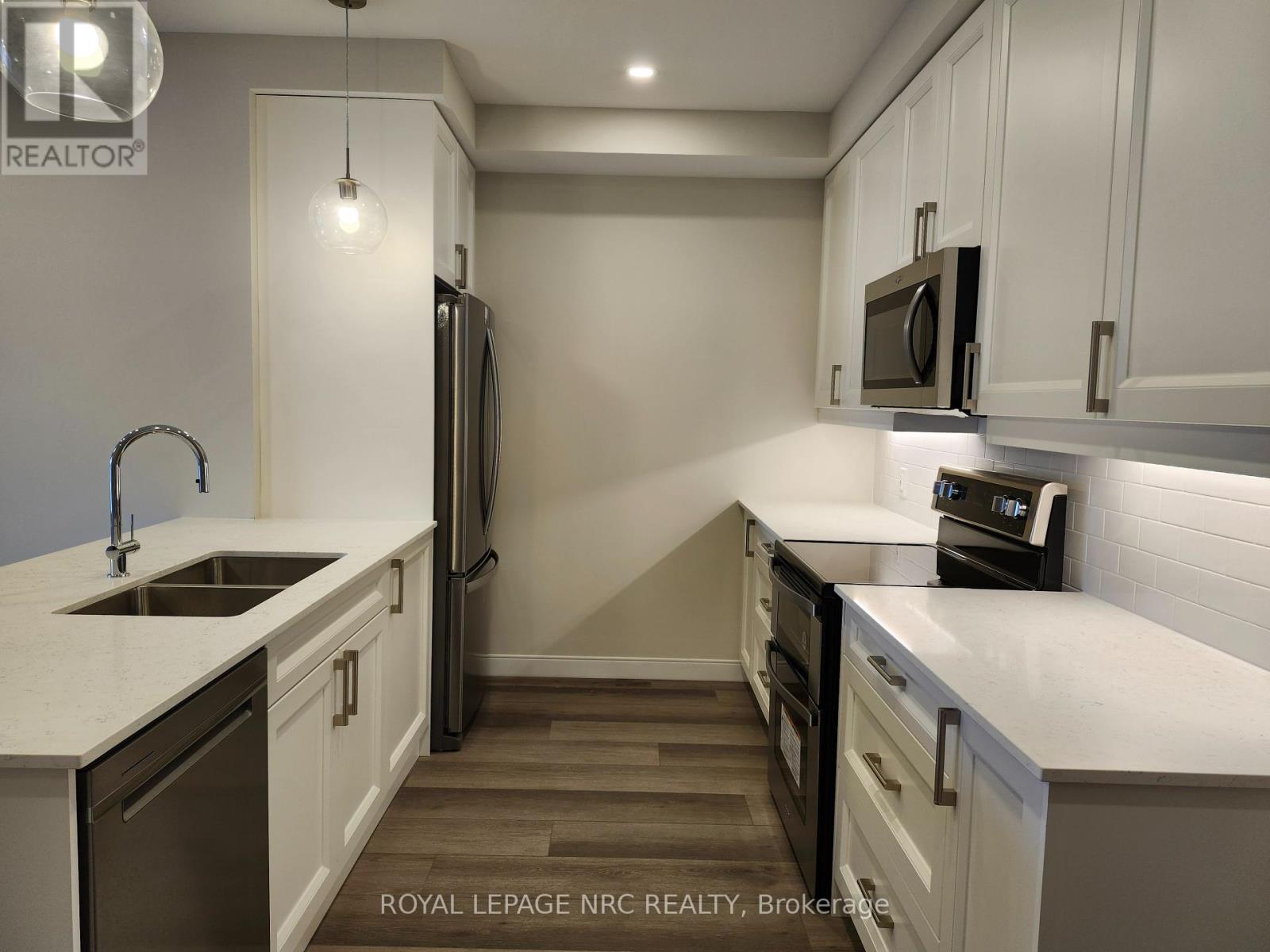 402 - 118 West Street, Port Colborne, Ontario  L3K 0B9 - Photo 14 - X12457849