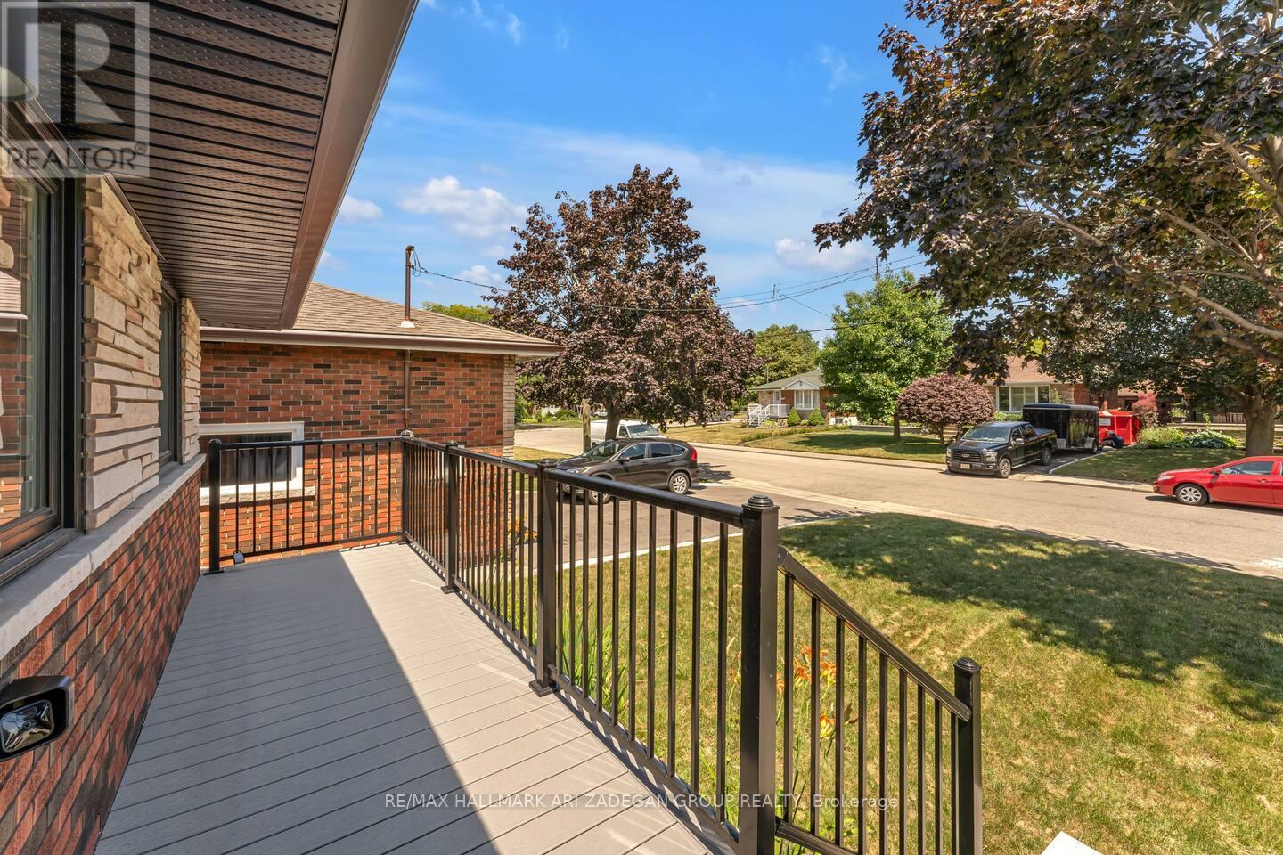 Main - 36 Cloke Court, Hamilton, Ontario  L8T 1N5 - Photo 3 - X12467089