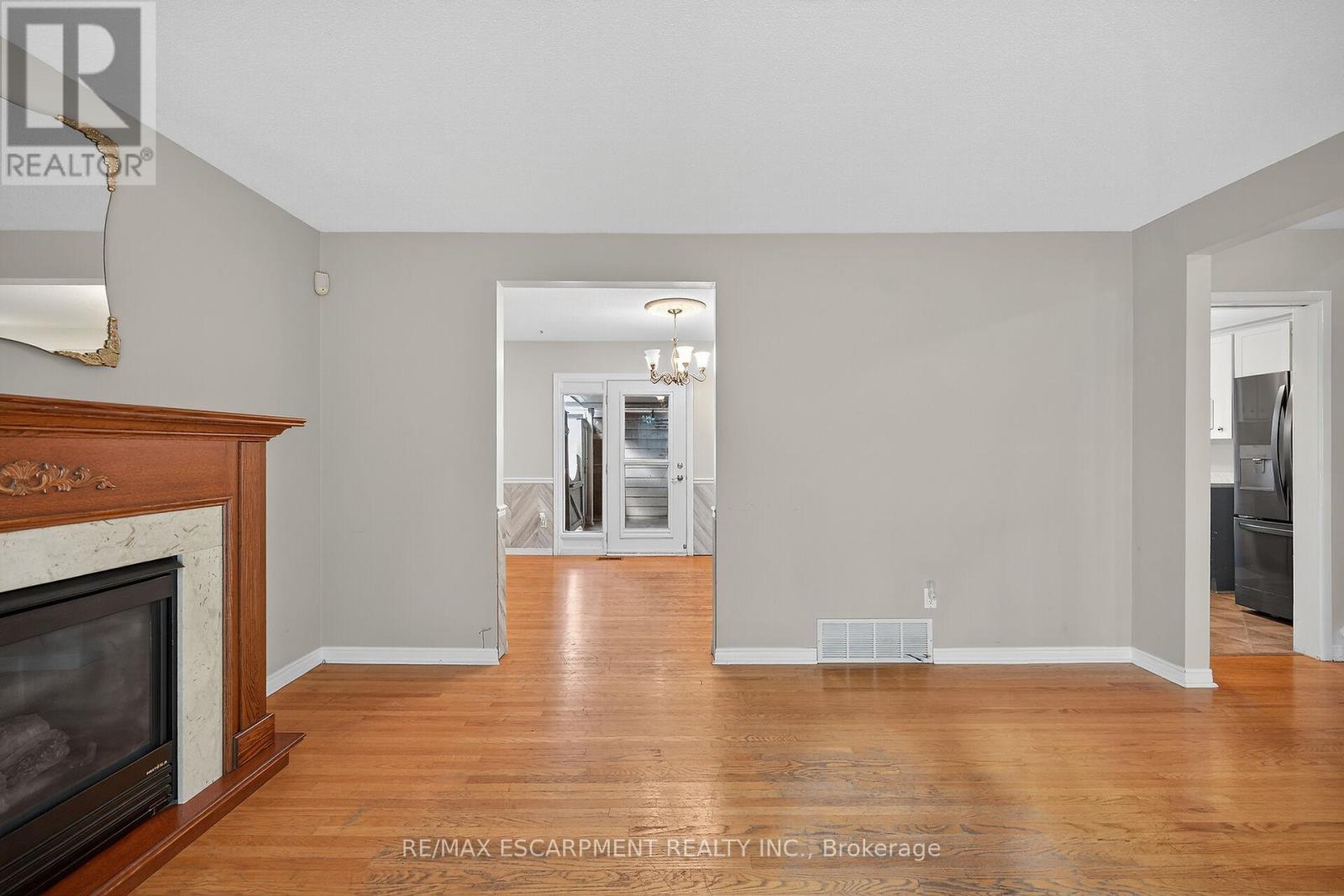 6 Kirkland Avenue, Hamilton, Ontario  L8V 3V9 - Photo 13 - X12467100