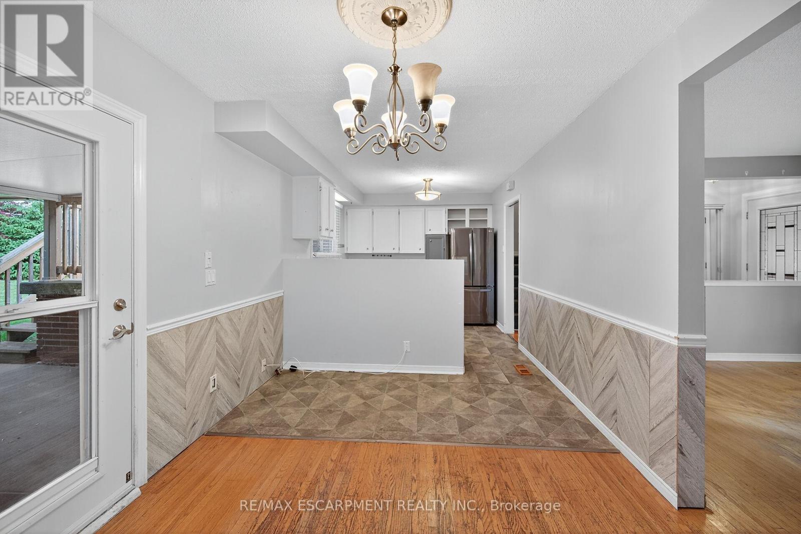 6 Kirkland Avenue, Hamilton, Ontario  L8V 3V9 - Photo 17 - X12467100