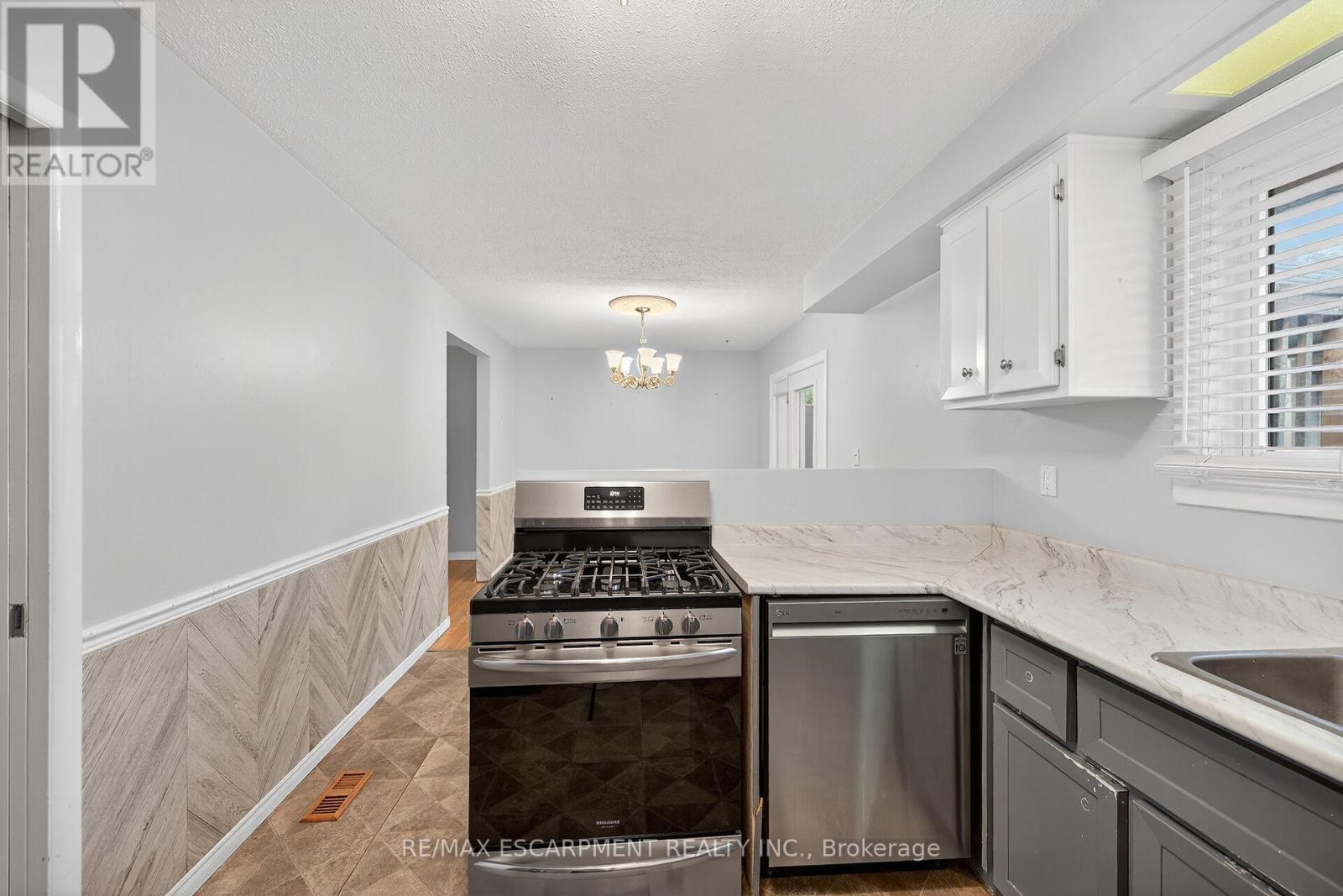 6 Kirkland Avenue, Hamilton, Ontario  L8V 3V9 - Photo 18 - X12467100