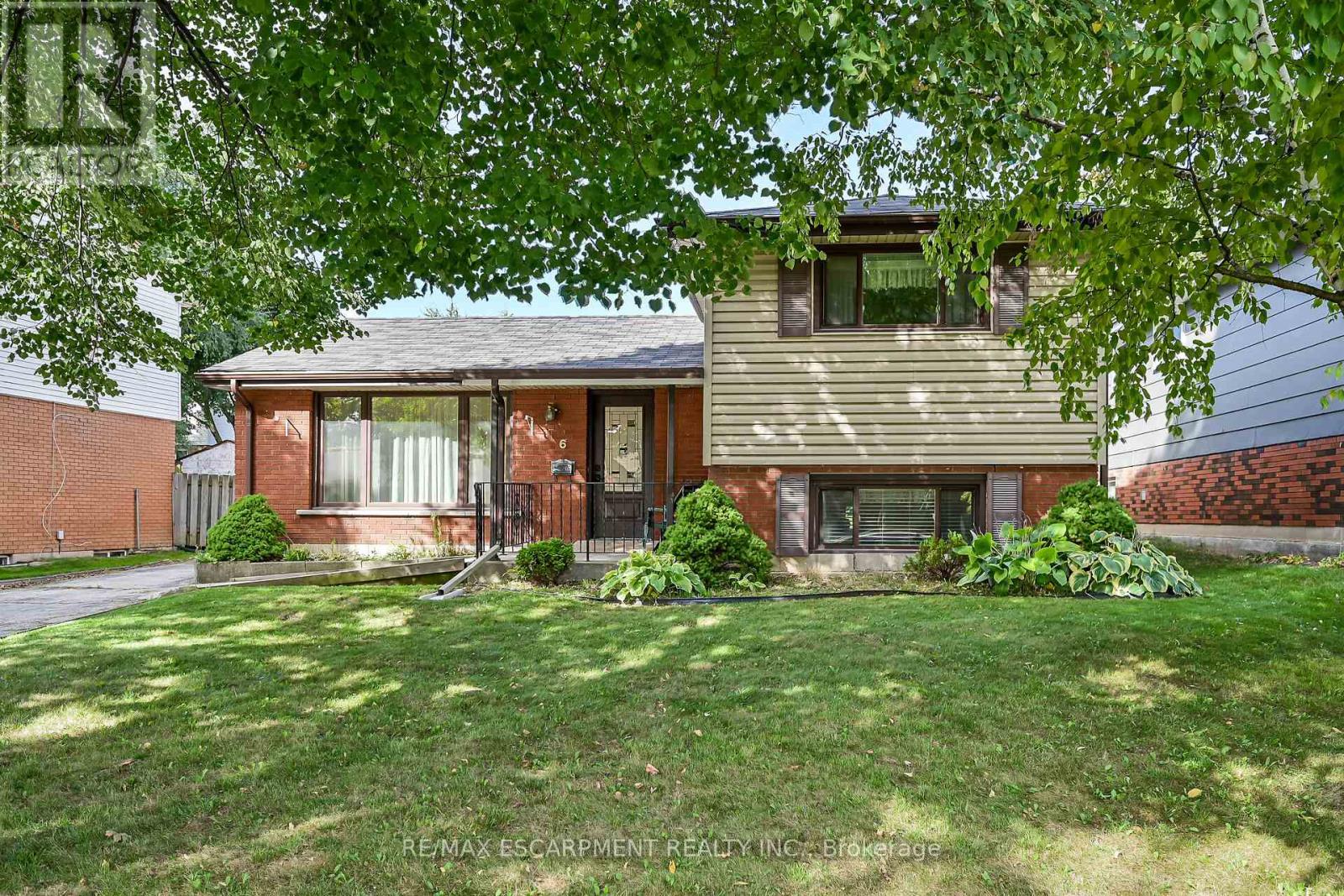 6 Kirkland Avenue, Hamilton, Ontario  L8V 3V9 - Photo 2 - X12467100