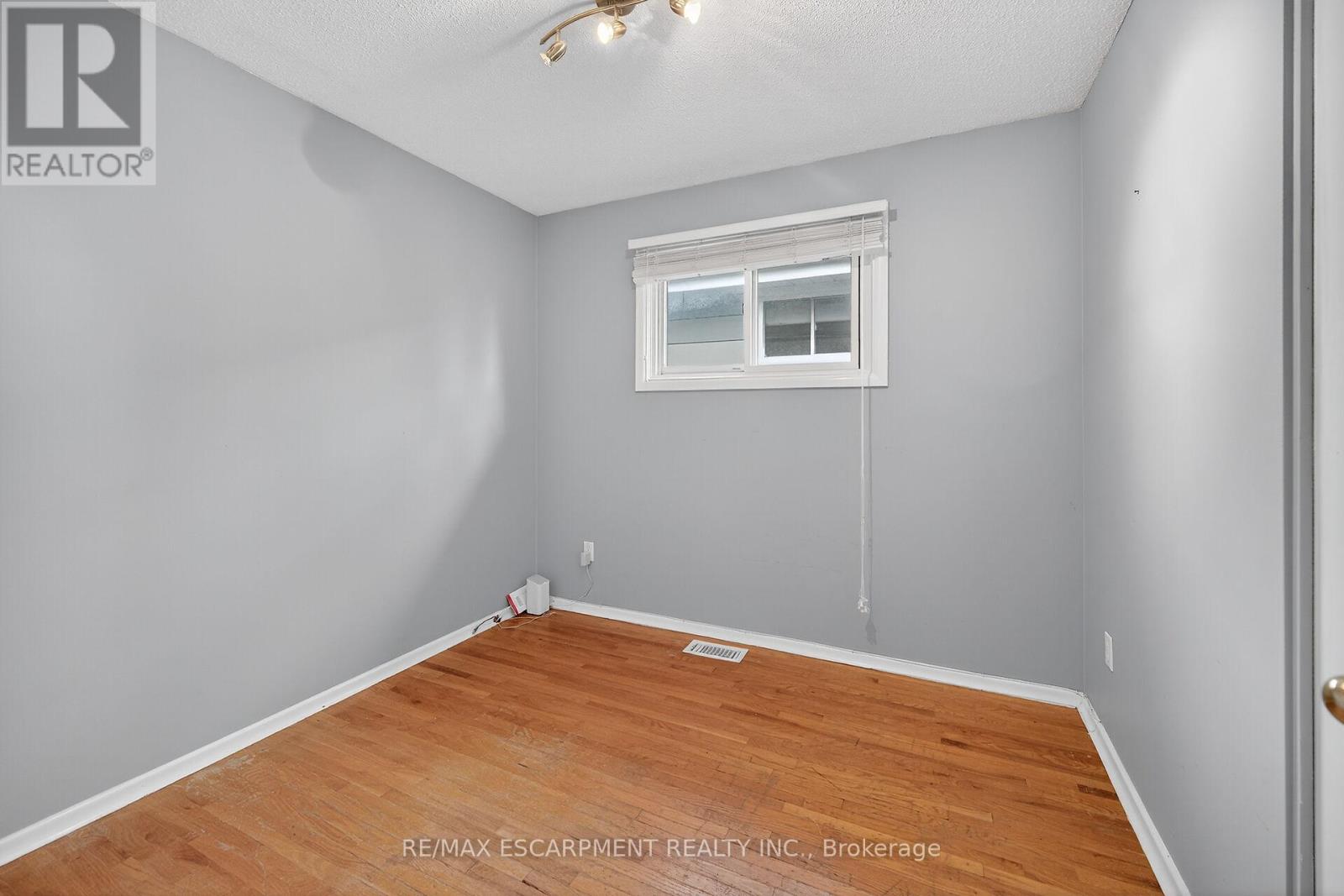 6 Kirkland Avenue, Hamilton, Ontario  L8V 3V9 - Photo 26 - X12467100