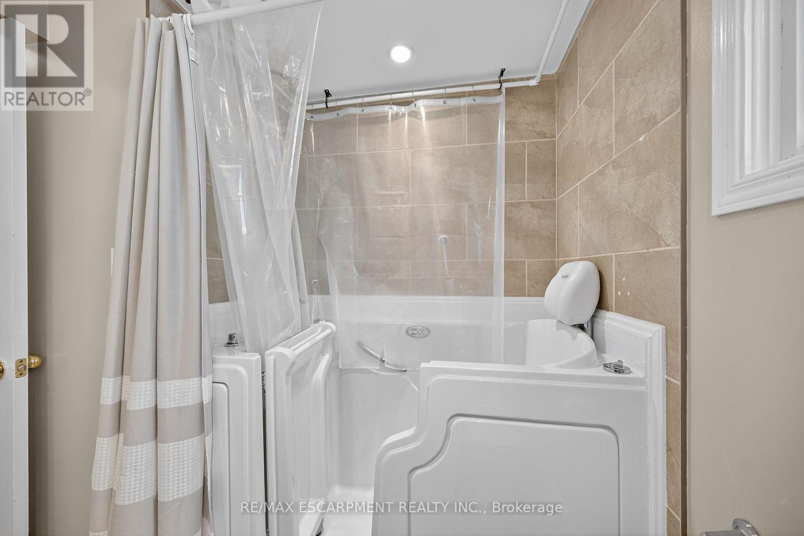6 Kirkland Avenue, Hamilton, Ontario  L8V 3V9 - Photo 32 - X12467100