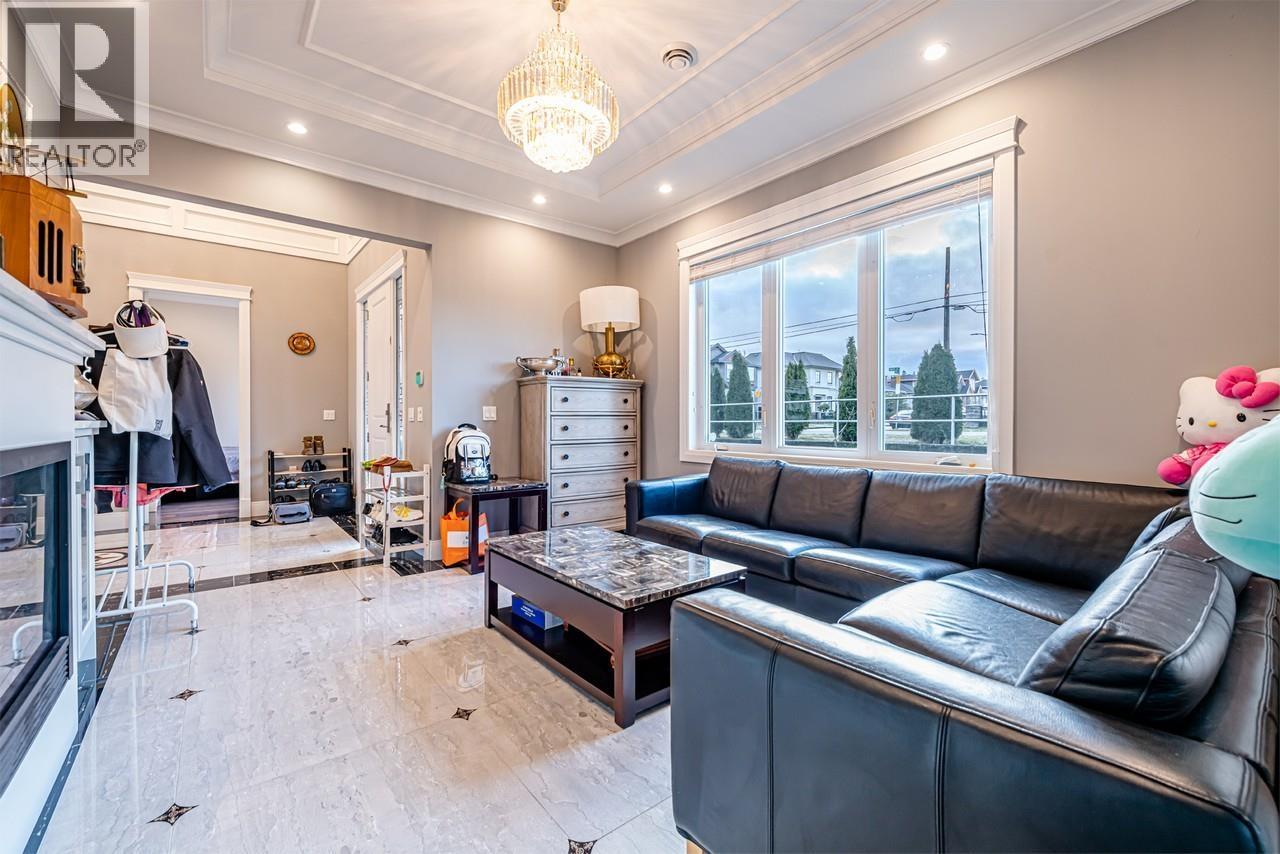 4434 Smith Avenue, Burnaby, British Columbia  V5G 2V6 - Photo 3 - R3059378