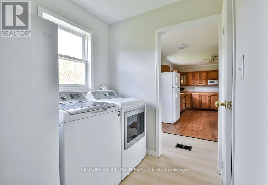 1048 Old North Road N, Huntsville (Chaffey), Ontario  P1H 2J4 - Photo 11 - X12398548