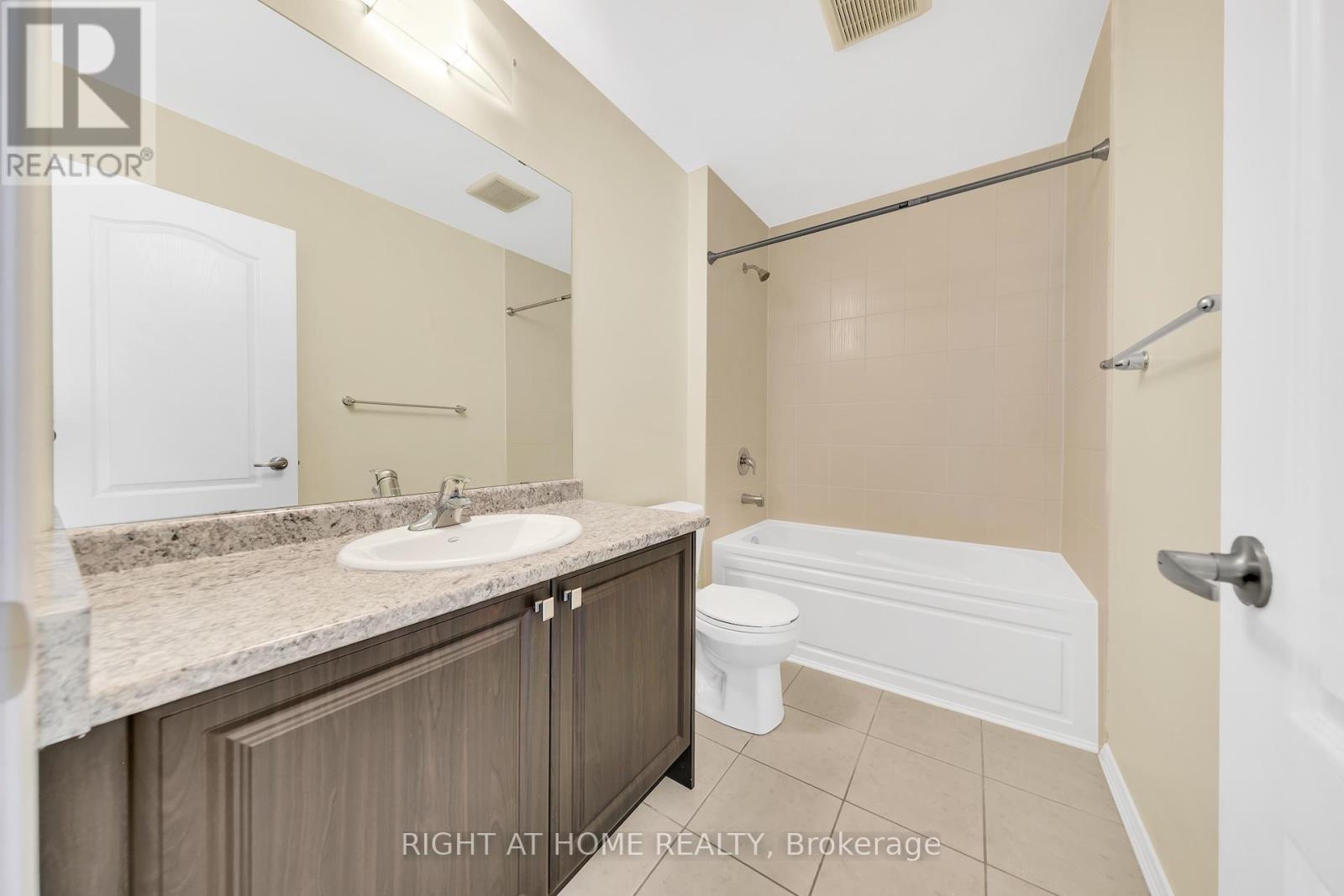 32 Mccargow Drive, Haldimand, Ontario  N3W 0C3 - Photo 31 - X12466801